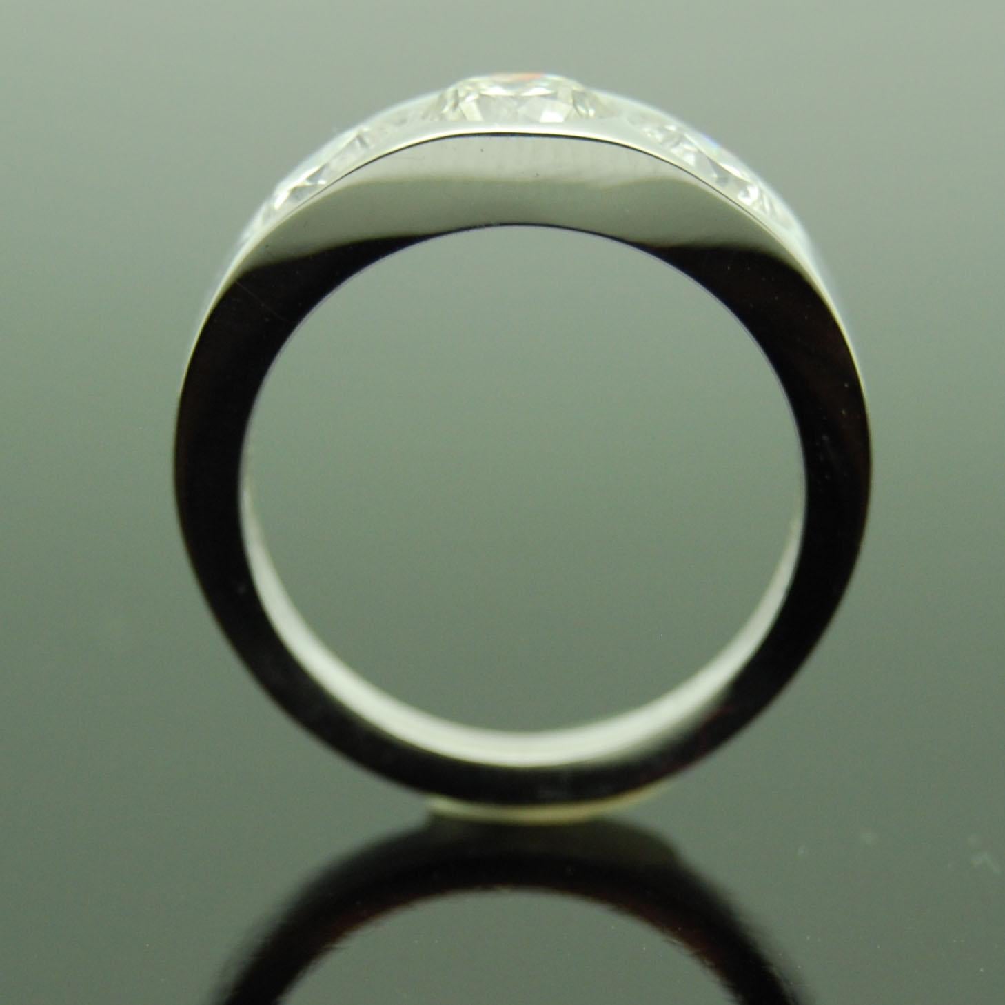 Women's 14kt White Gold Diamonds Ring For Sale