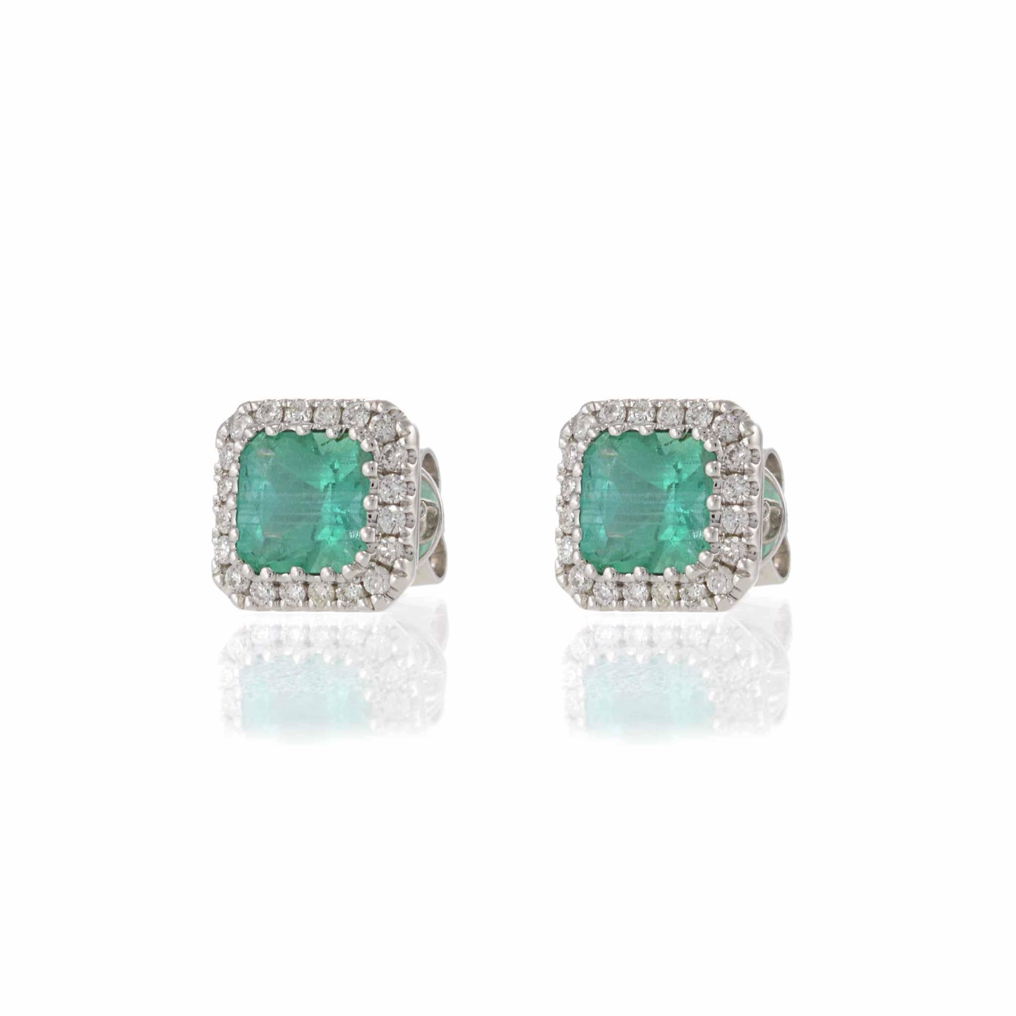 Moderno Orecchini a cerchio in oro bianco 14KT con smeraldo e diamante in vendita