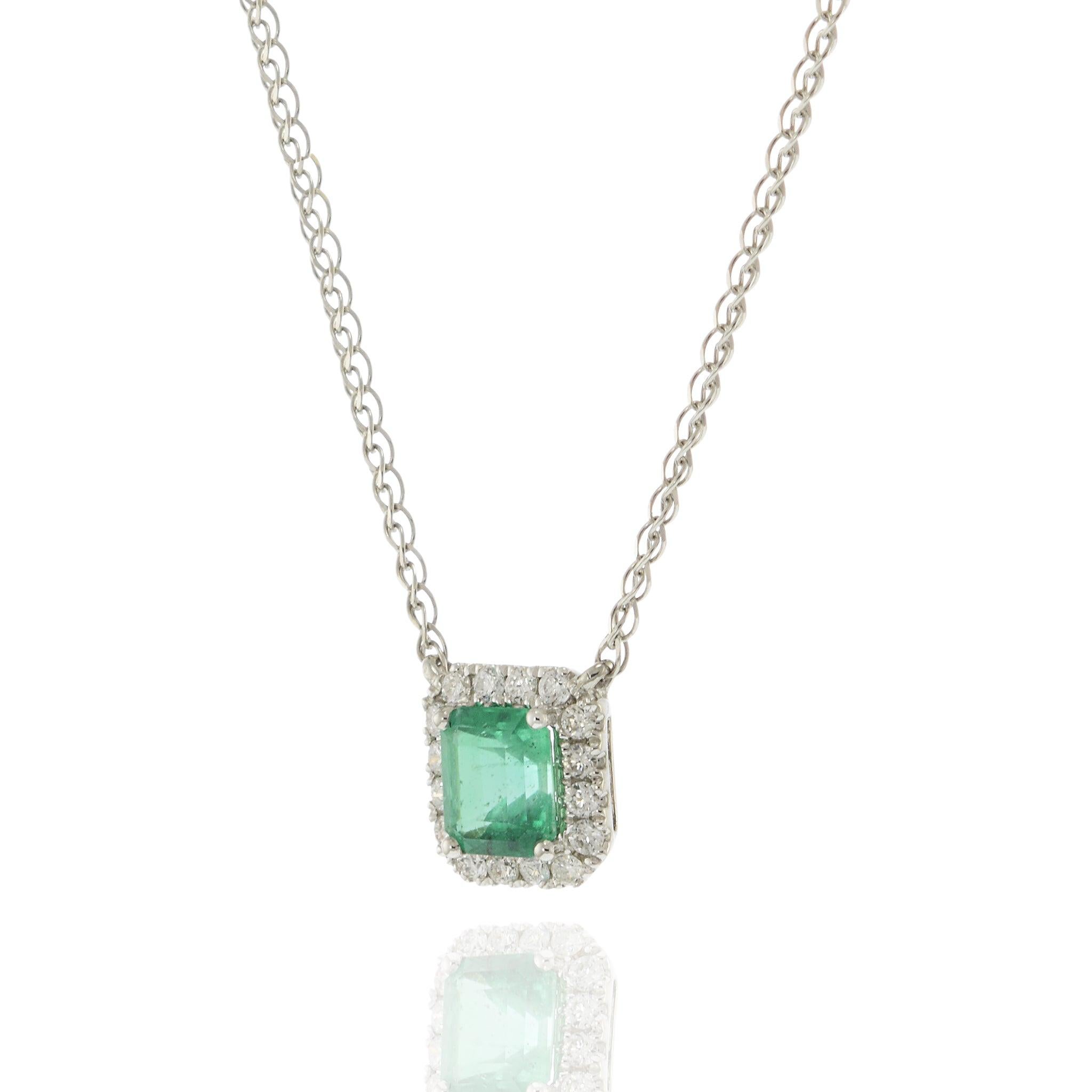 Taglio smeraldo Collana con smeraldo e diamanti in oro bianco 14KT in vendita