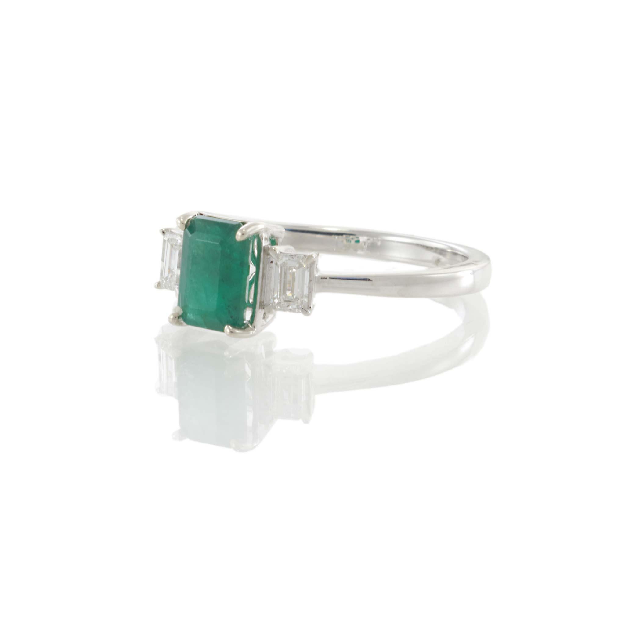 Contemporaneo 14KT White Gold Emerald and Diamond Three-Stone Ring in vendita