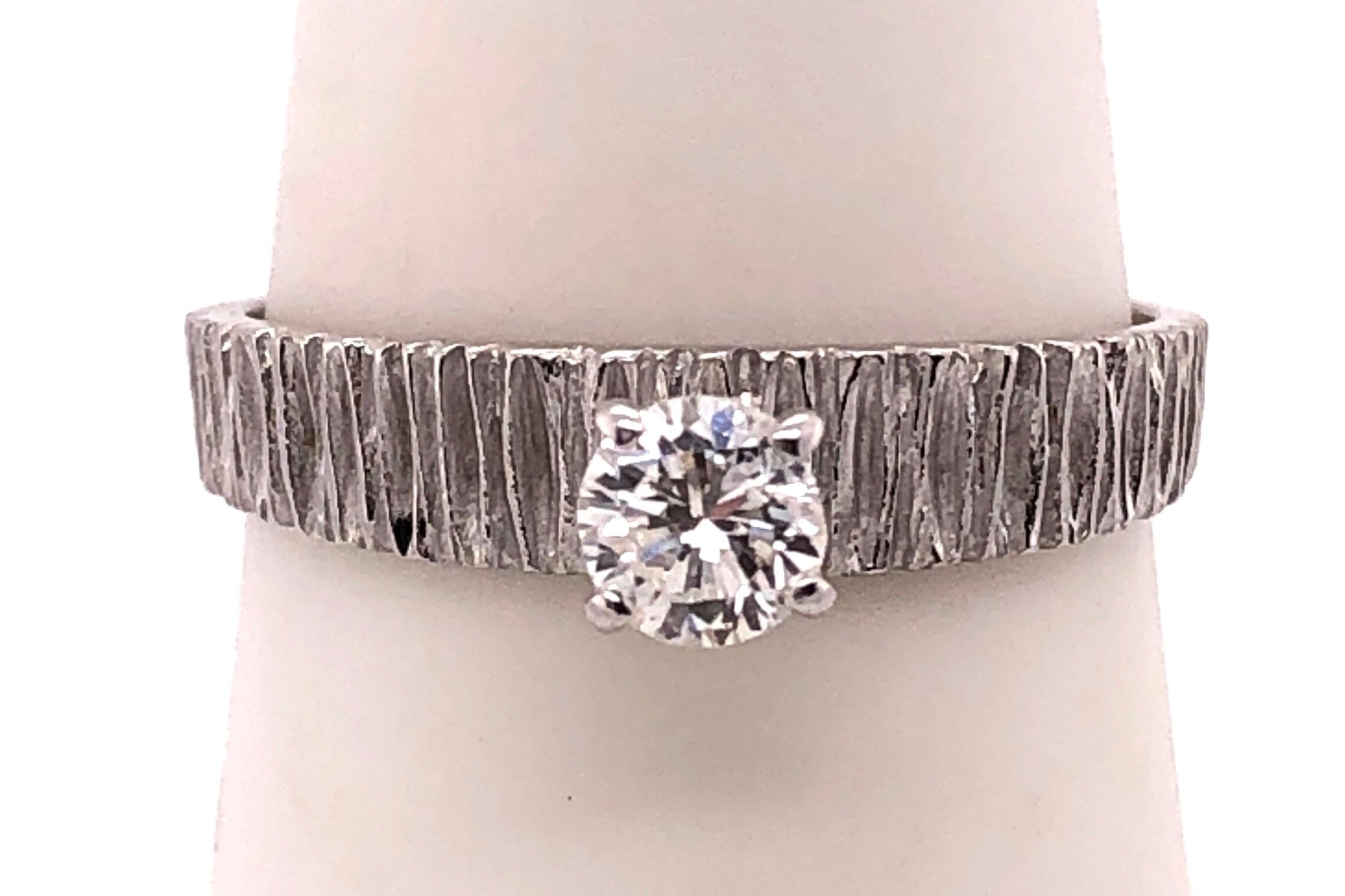 Taille ronde Bague de fiançailles en or blanc 14 carats d'un poids total de 0,50 carat en vente