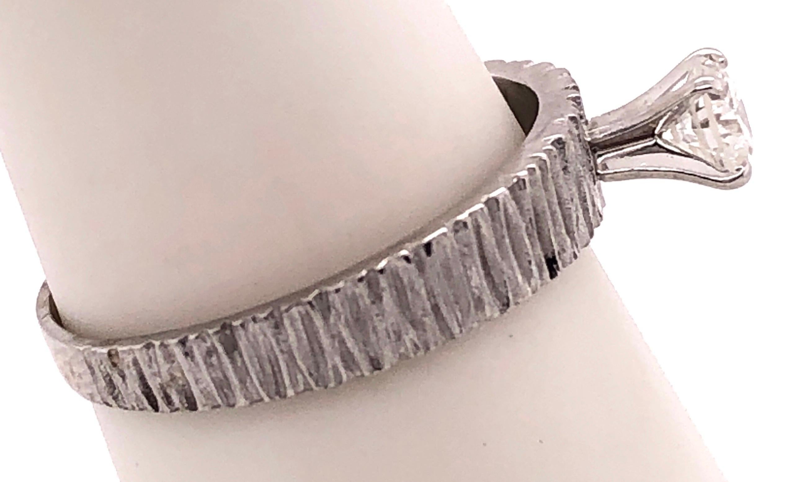 Bague de fiançailles en or blanc 14 carats d'un poids total de 0,50 carat Bon état - En vente à Manhasset, NY