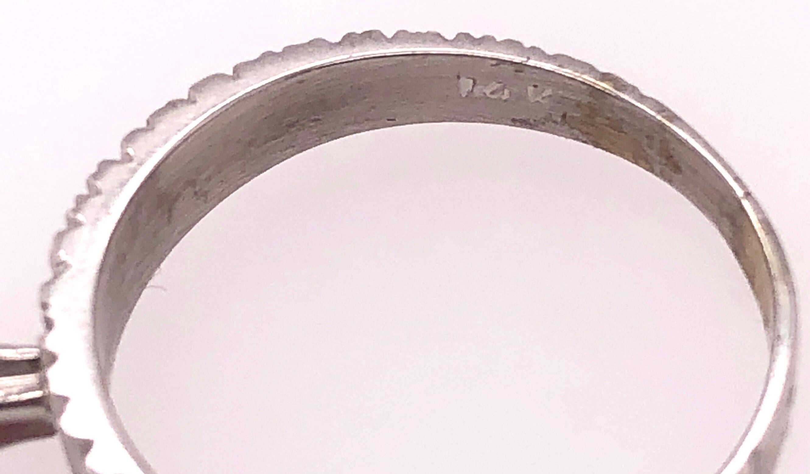 Bague de fiançailles en or blanc 14 carats d'un poids total de 0,50 carat Unisexe en vente
