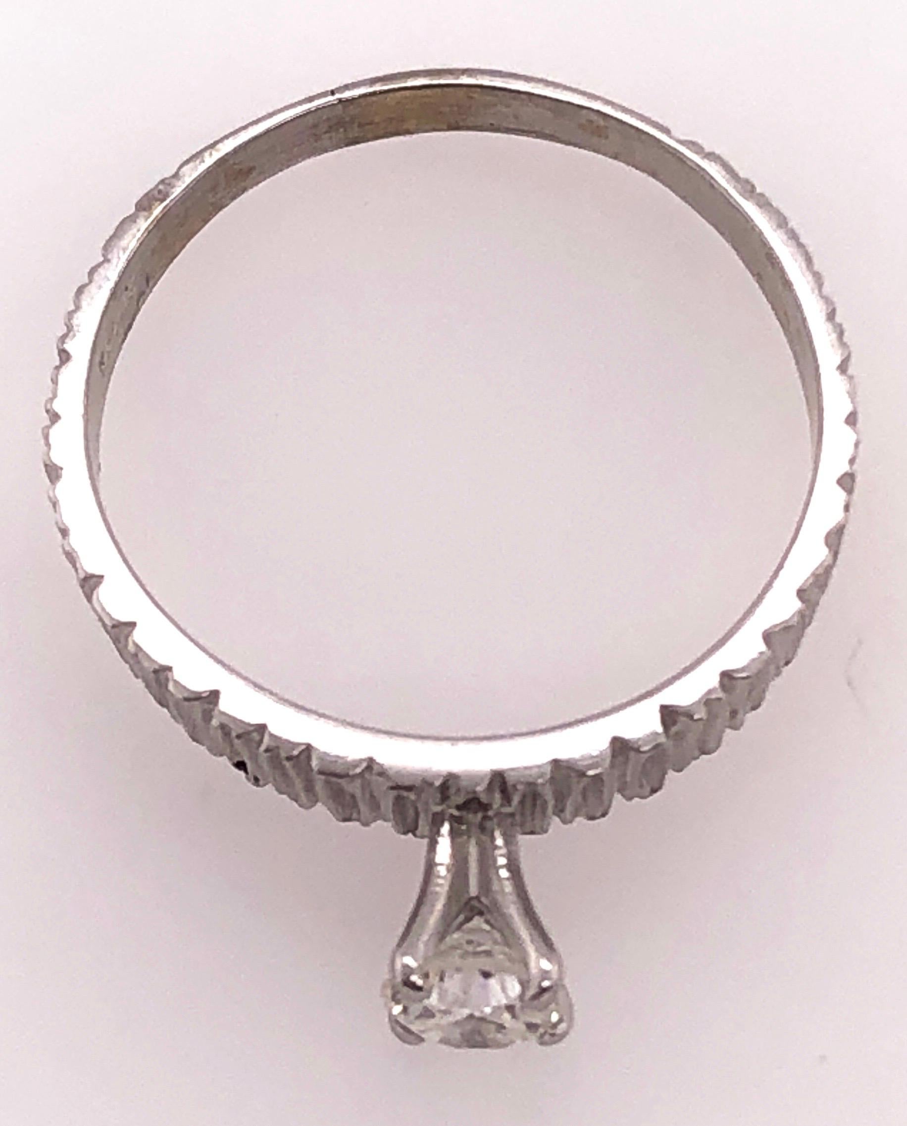 Bague de fiançailles en or blanc 14 carats d'un poids total de 0,50 carat en vente 1
