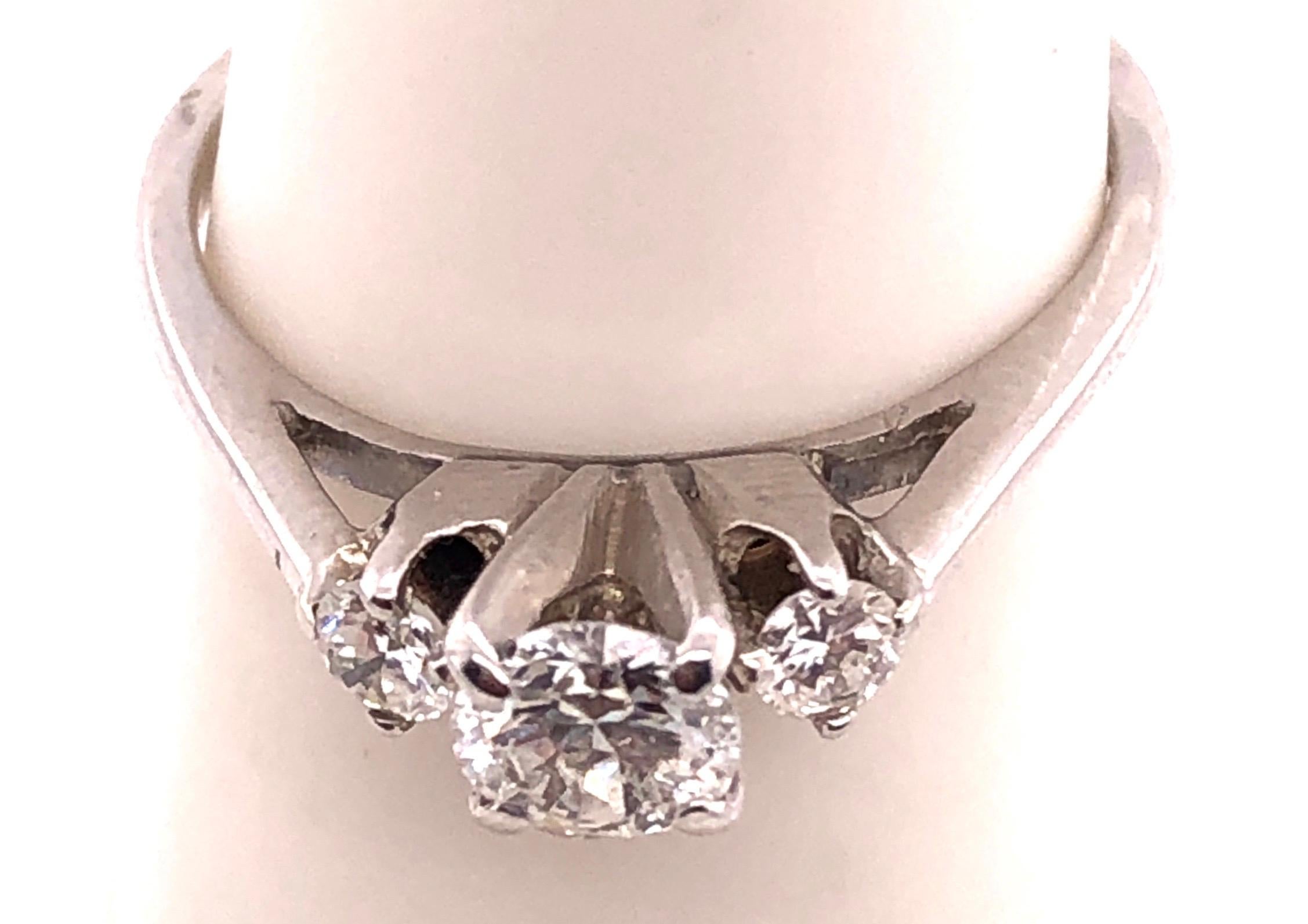 14 Karat Weißgold Verlobungsring 0,64 Gesamtgewicht Diamanten im Zustand „Gut“ im Angebot in Stamford, CT
