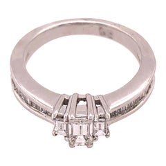 Anillo de compromiso de oro blanco de 14 quilates 0,75 peso total de diamantes
