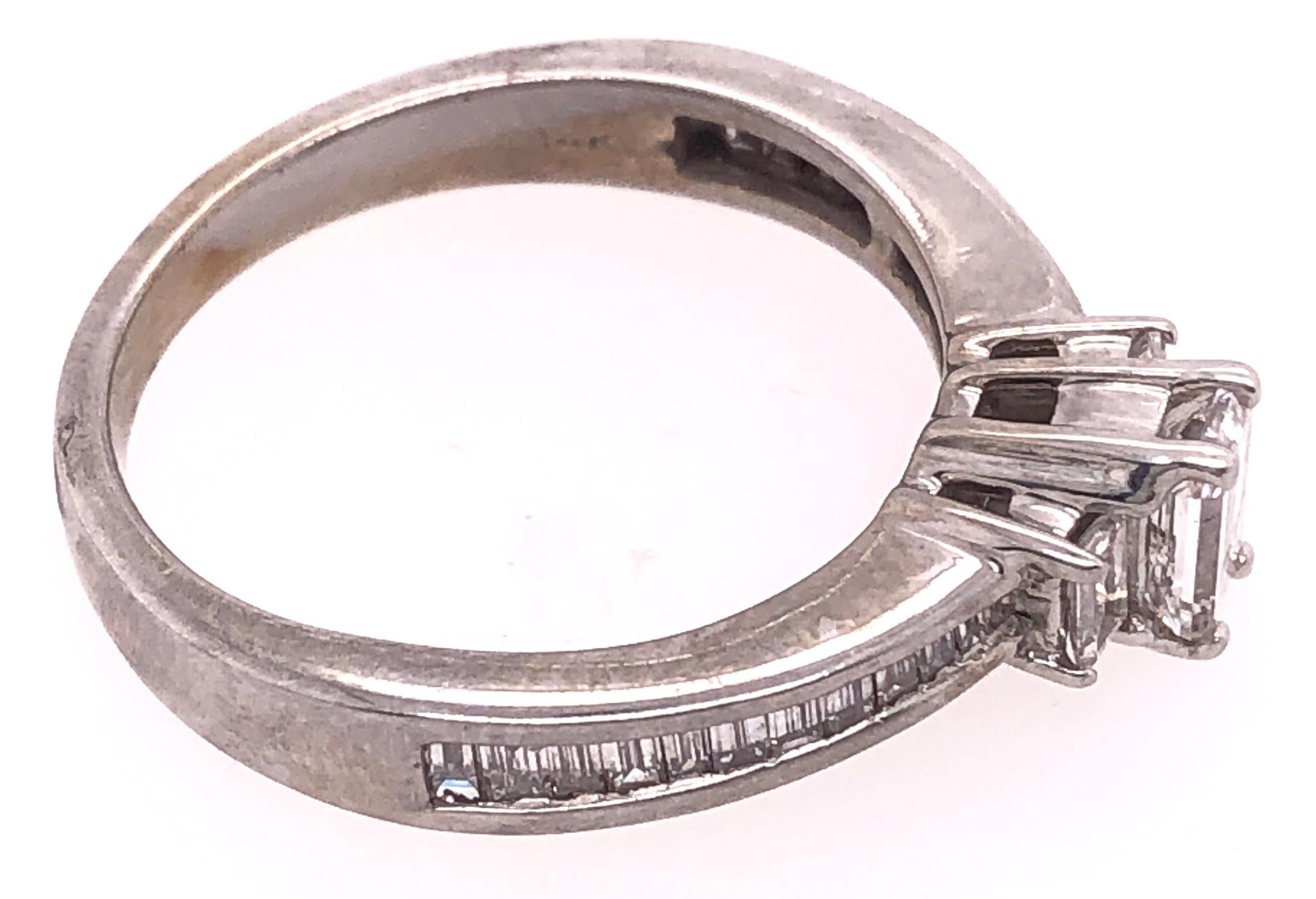 14 Karat White Gold Engagement Ring Bridal Ring 0.75 Total Diamond Weight In Good Condition For Sale In Manhasset, NY