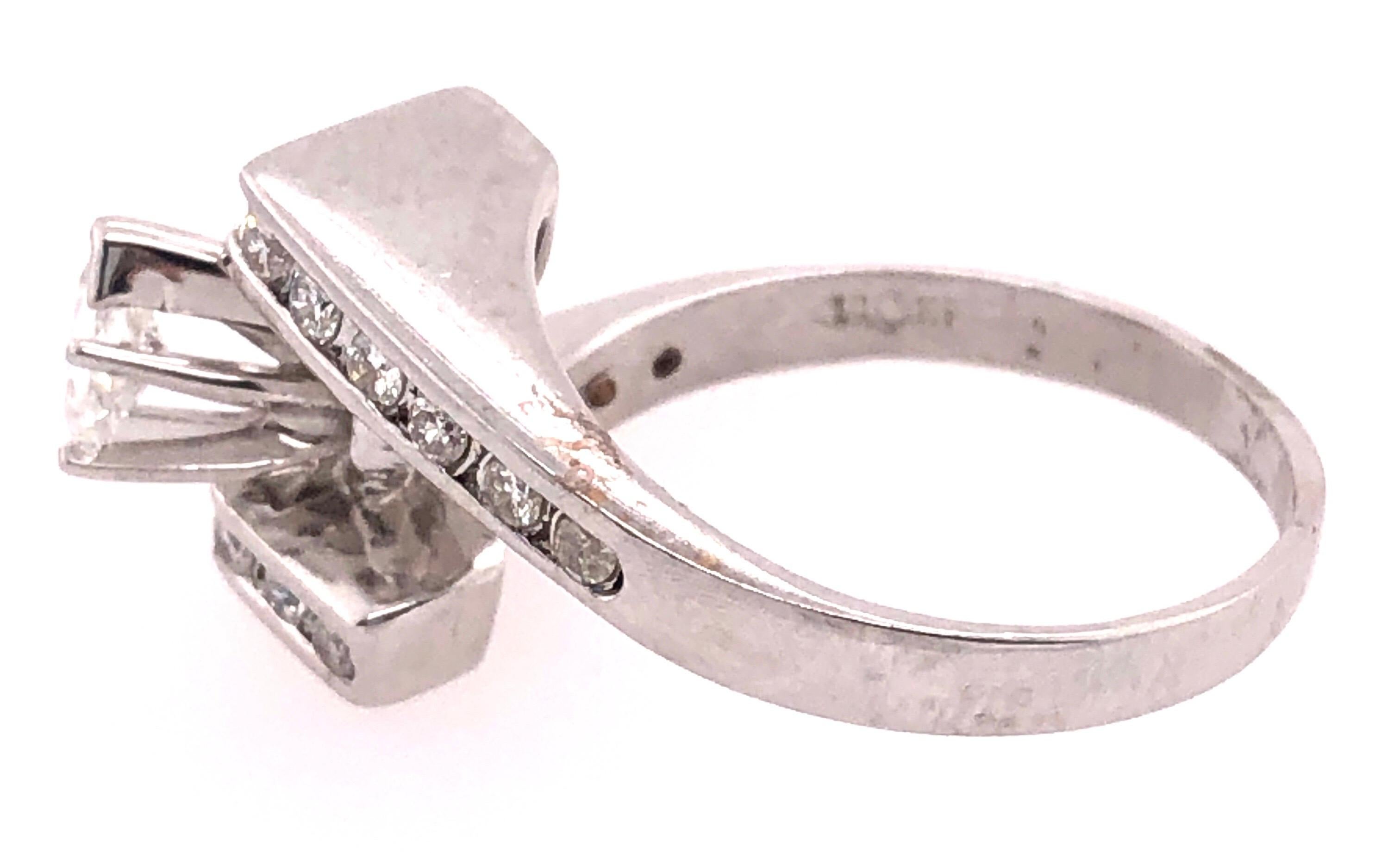 Bague de fiançailles / bague de mariage en or blanc 14 carats Poids total des diamants de 1 carat Bon état - En vente à Manhasset, NY