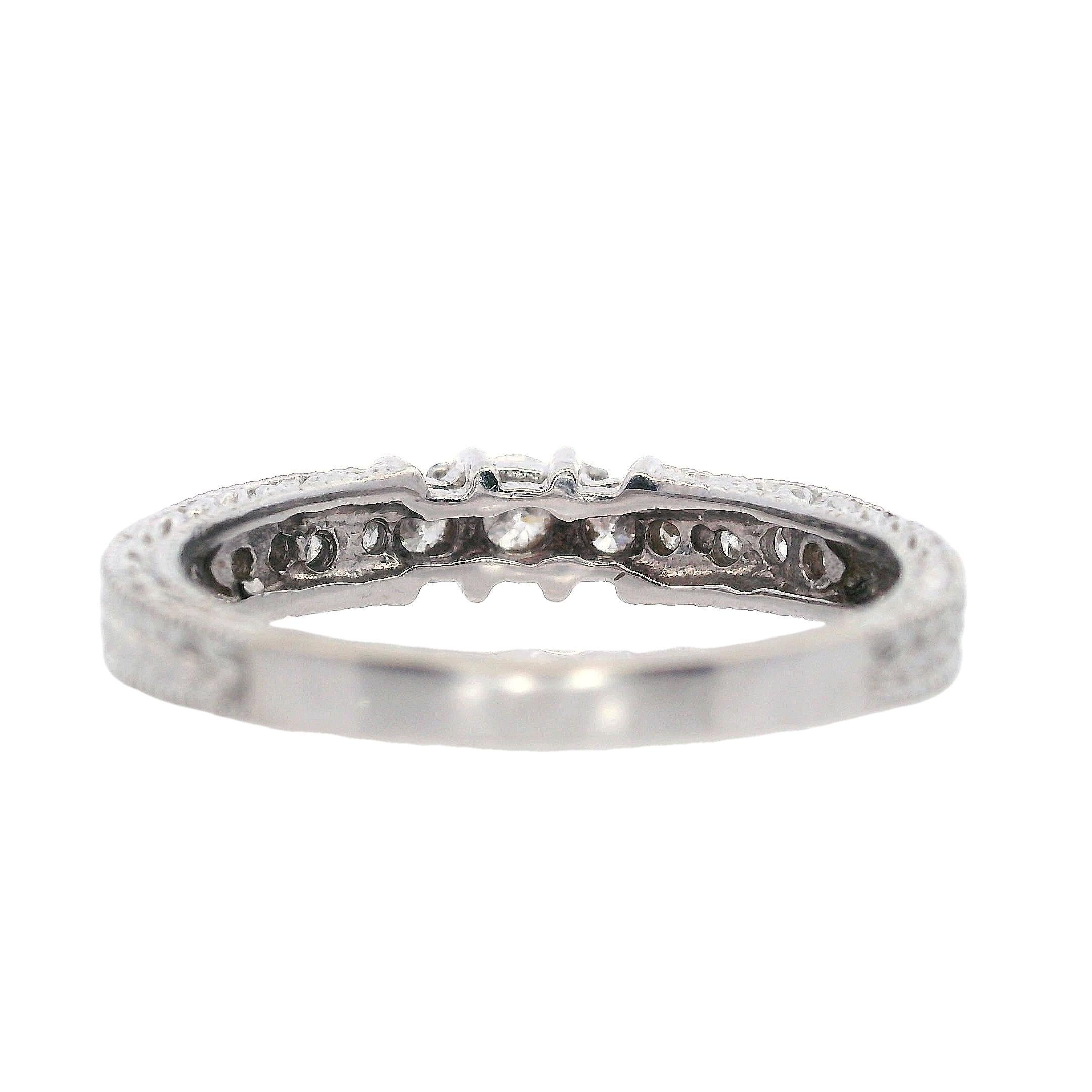 Contemporary 14kt white Gold Engagement Ring with Diamonds For Sale