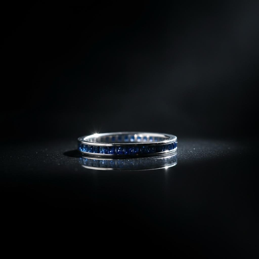 Bague d'éternité en or blanc 14 carats avec saphirs Unisexe en vente