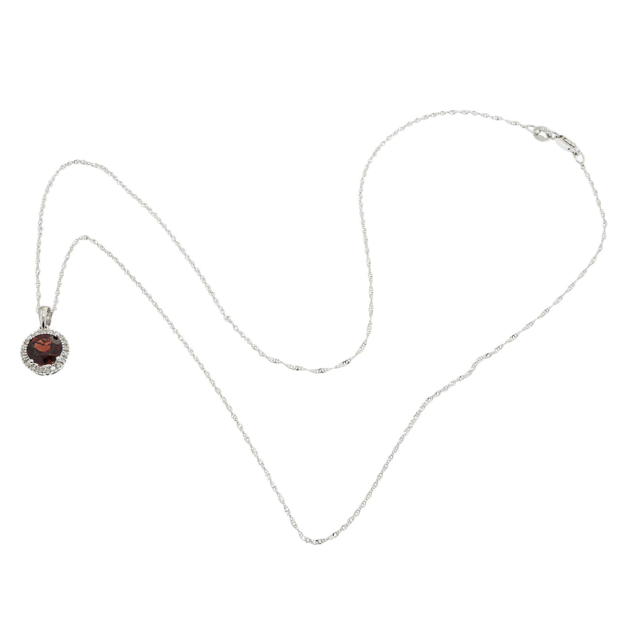 Collana con ciondolo a raggiera in oro bianco 14KT con granato e diamanti In condizioni Nuovo in vendita a New York, NY