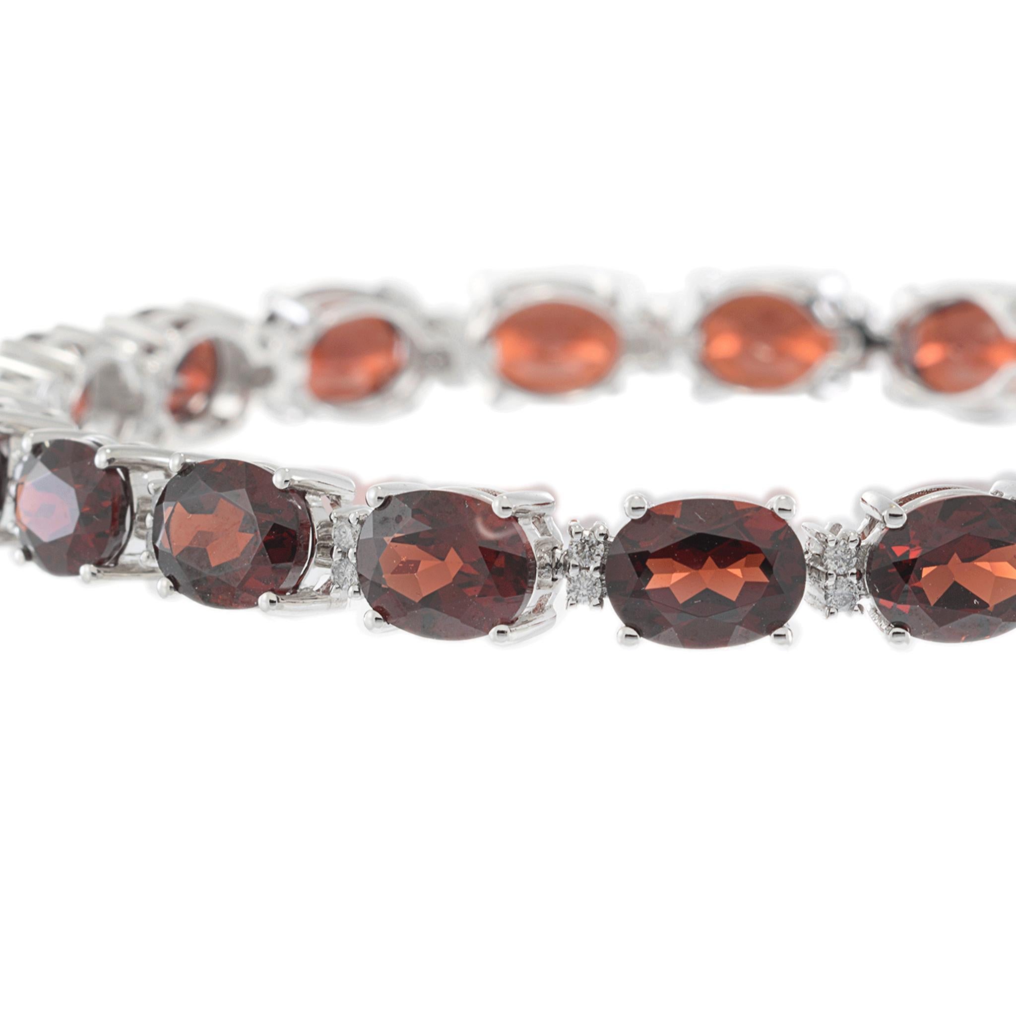 14KT Weißgold Granat und Diamant Oval A Link-Armband (Ovalschliff) im Angebot