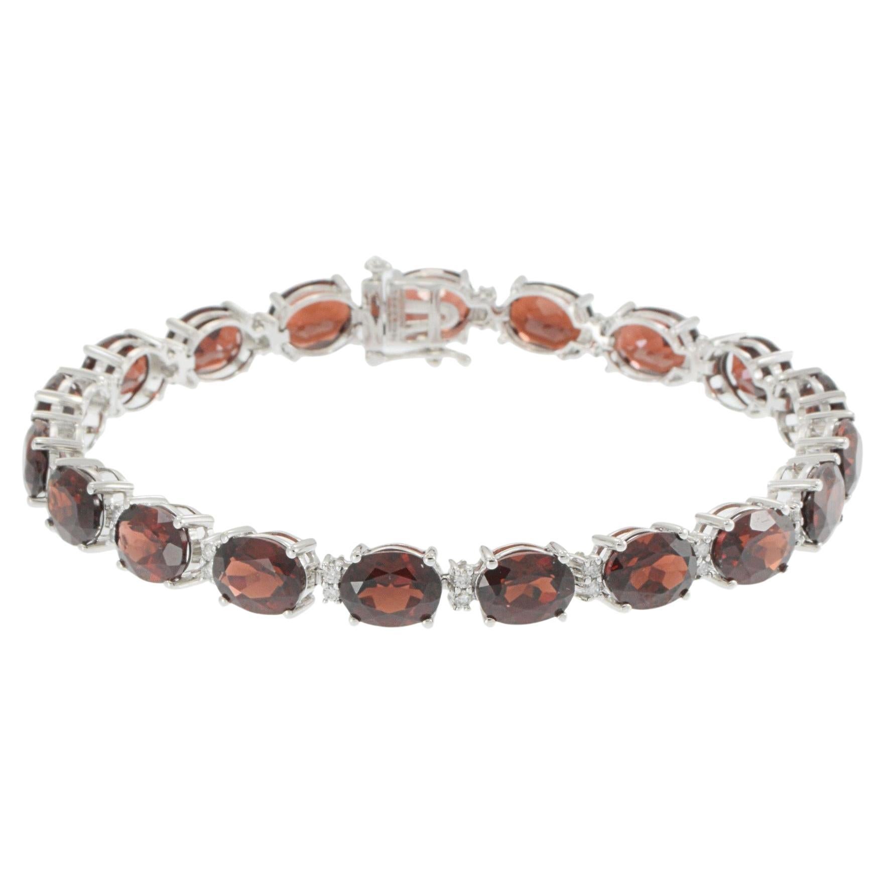 14KT Weißgold Granat und Diamant Oval A Link-Armband im Angebot