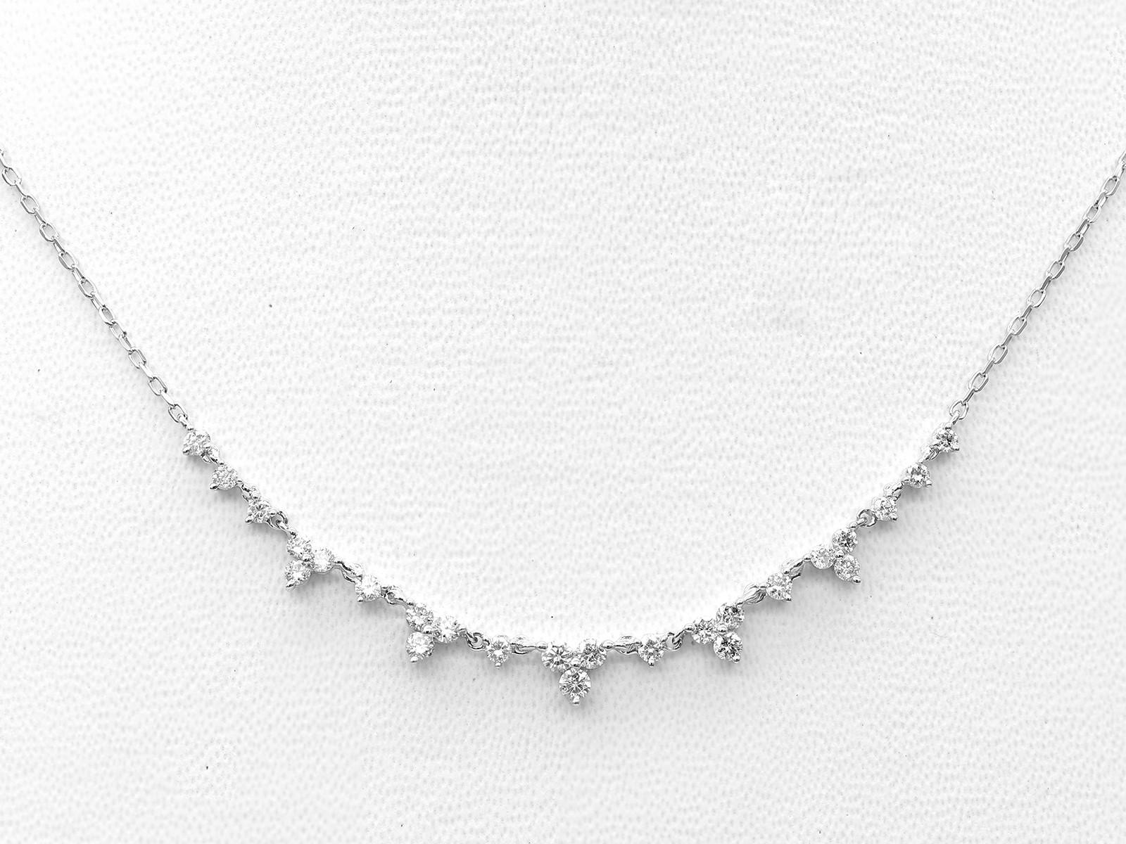 Taglio brillante Collana a barre curve con diamanti graduati in oro bianco 14KT in vendita