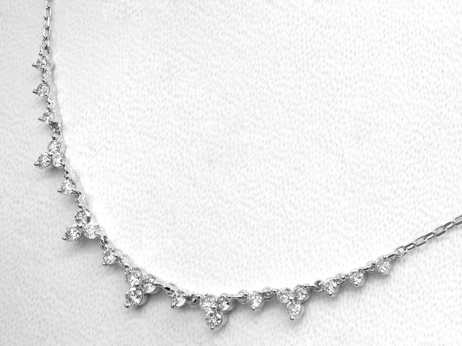 Collana a barre curve con diamanti graduati in oro bianco 14KT In condizioni Nuovo in vendita a Antwerp, BE