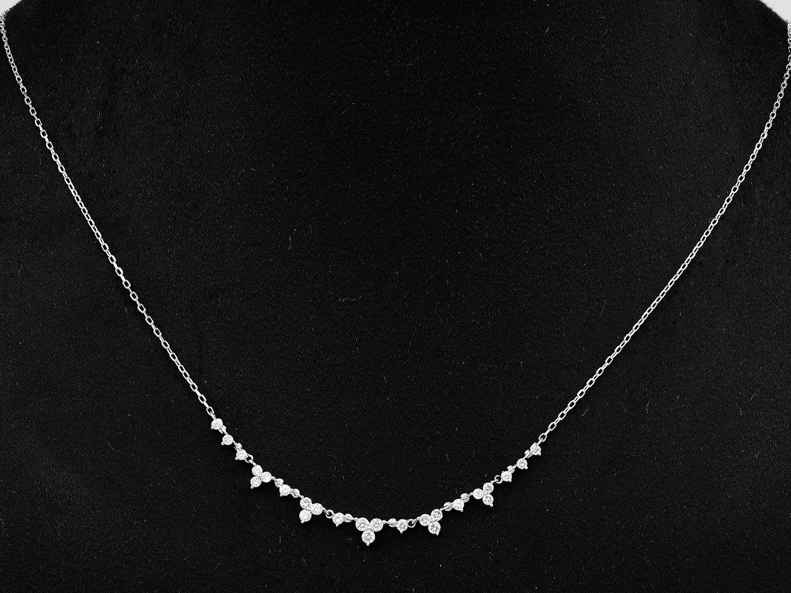 Donna Collana a barre curve con diamanti graduati in oro bianco 14KT in vendita