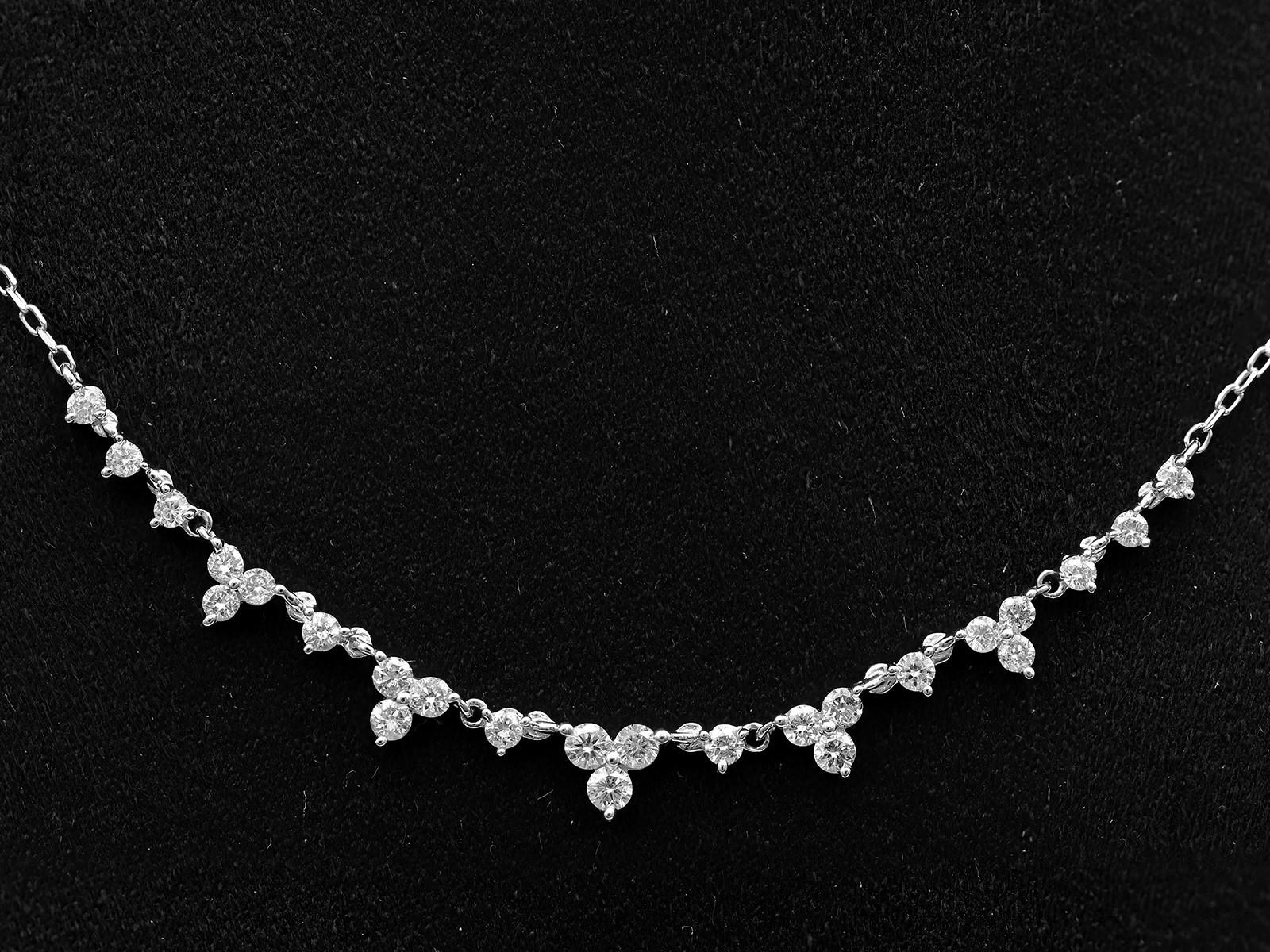 Collana a barre curve con diamanti graduati in oro bianco 14KT in vendita 1