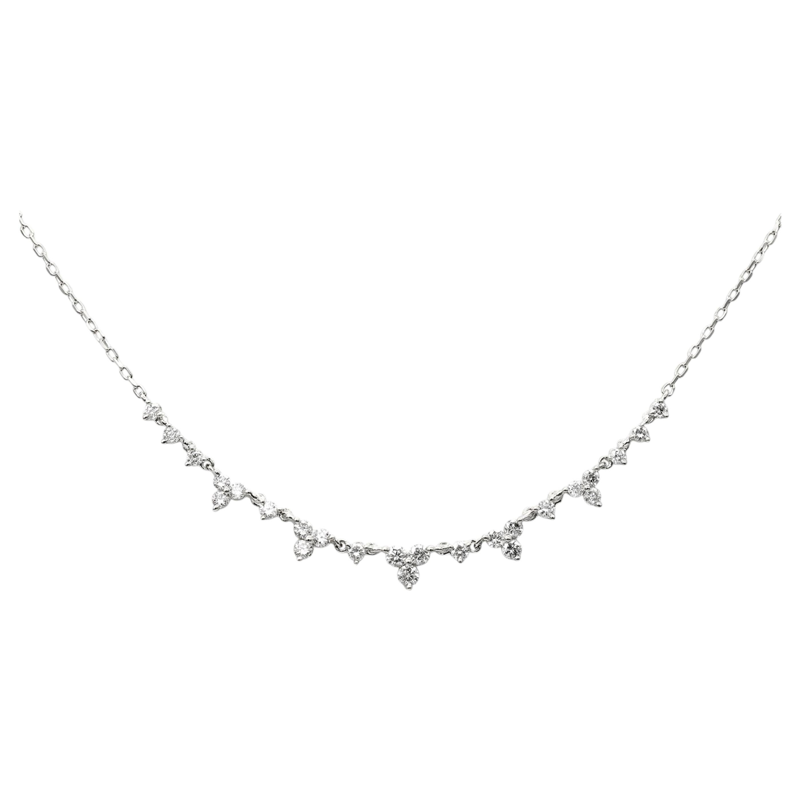 Collar de Barras Curvas Graduadas de Diamantes en Oro Blanco de 14 KT