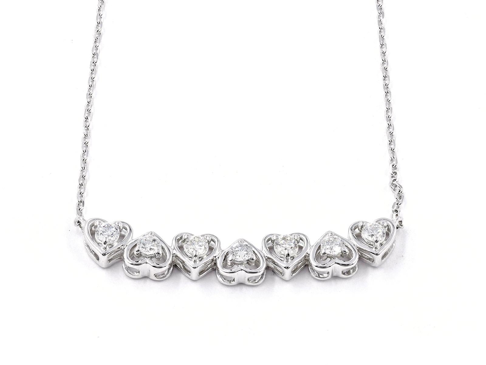 Collana con sette cuori graduati in oro bianco 14KT In condizioni Nuovo in vendita a Antwerp, BE