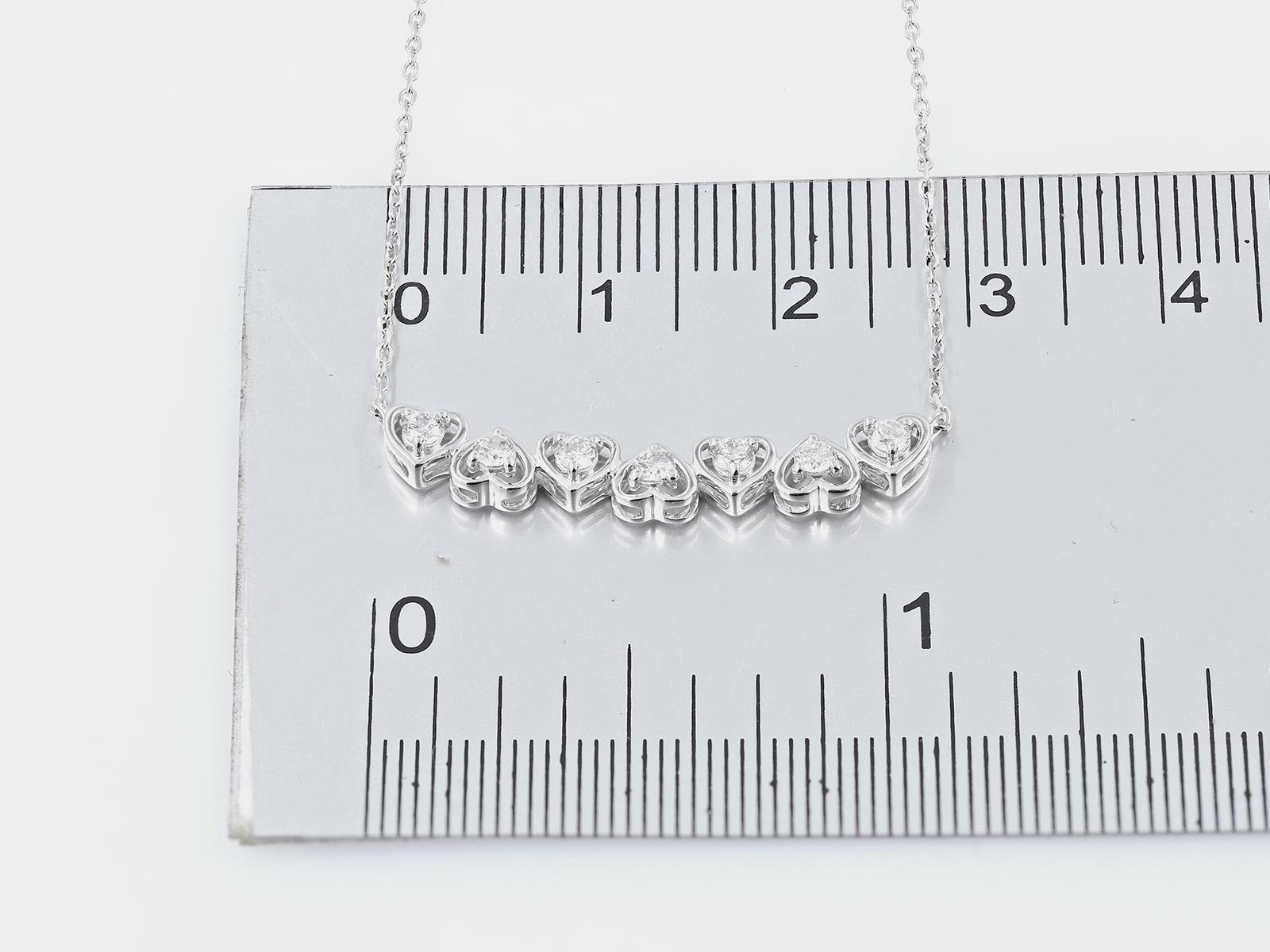 Collana con sette cuori graduati in oro bianco 14KT in vendita 3