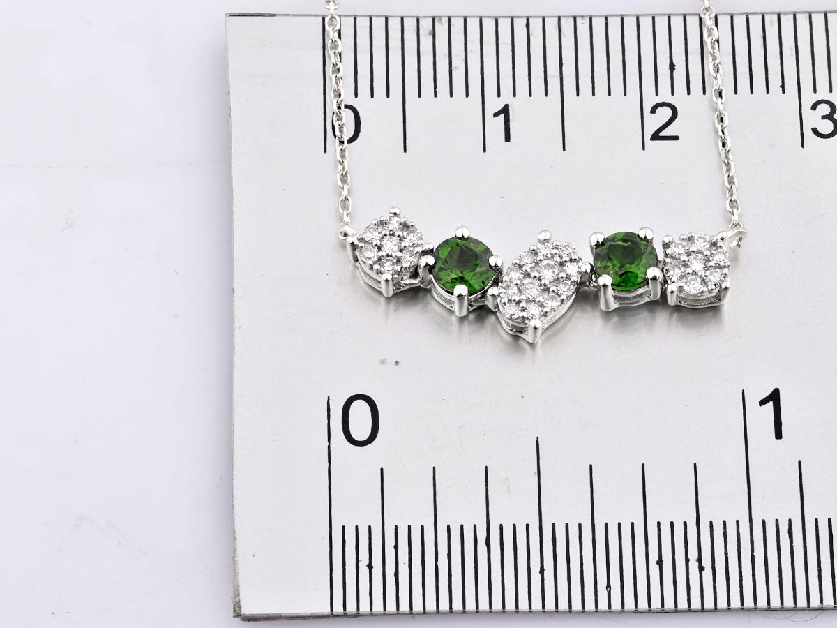 14KT Weißgold Grüner Edelstein und Diamant Gebogene Bar-Halskette (Brillantschliff) im Angebot