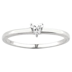 Anillo de compromiso solitario de diamante con talla de corazón en oro blanco de 14 quilates