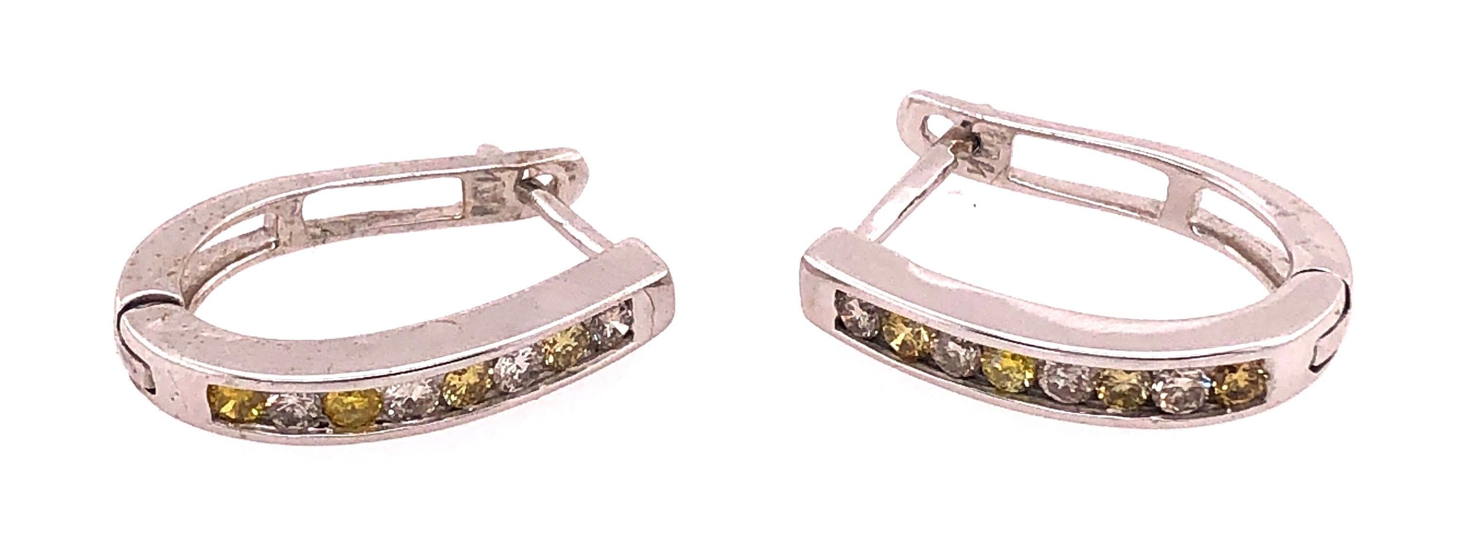 Orecchini con chiusura a scatto in oro bianco 14 carati con diamanti bianchi e gialli In condizioni buone in vendita a Manhasset, NY