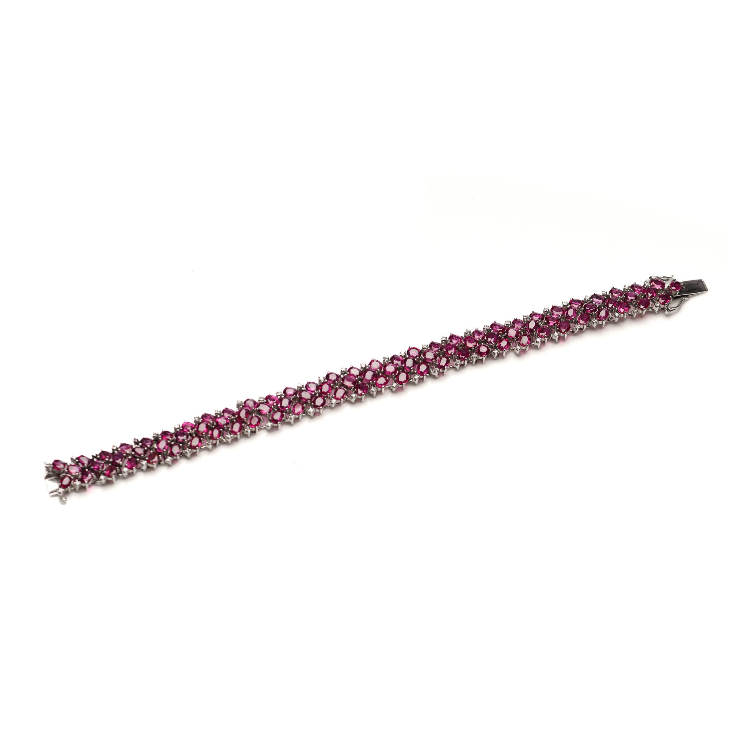 14kt. white gold link bracelet set with 22.5 carats of oval faceted rubies  For Sale 6