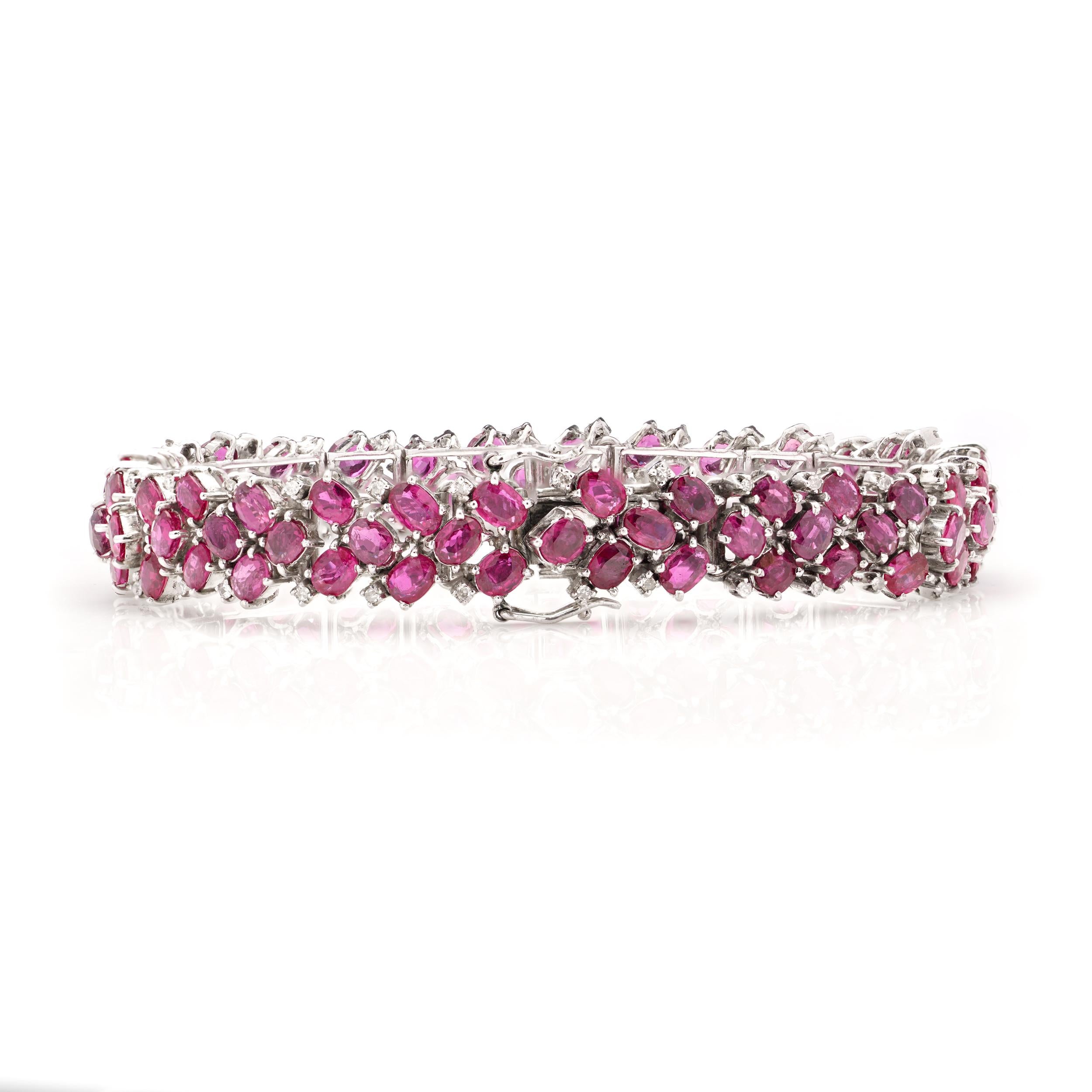 14kt. white gold link bracelet set with 22.5 carats of oval faceted rubies and 0.60 carats of round brilliant diamonds. 

Made in Circa 1980's
Hallmarked for 14kt. gold. 

Dimensions:
Bracelet Full length: 21.5 cm 
Width: 1.2 cm
Depth: 0.7 cm