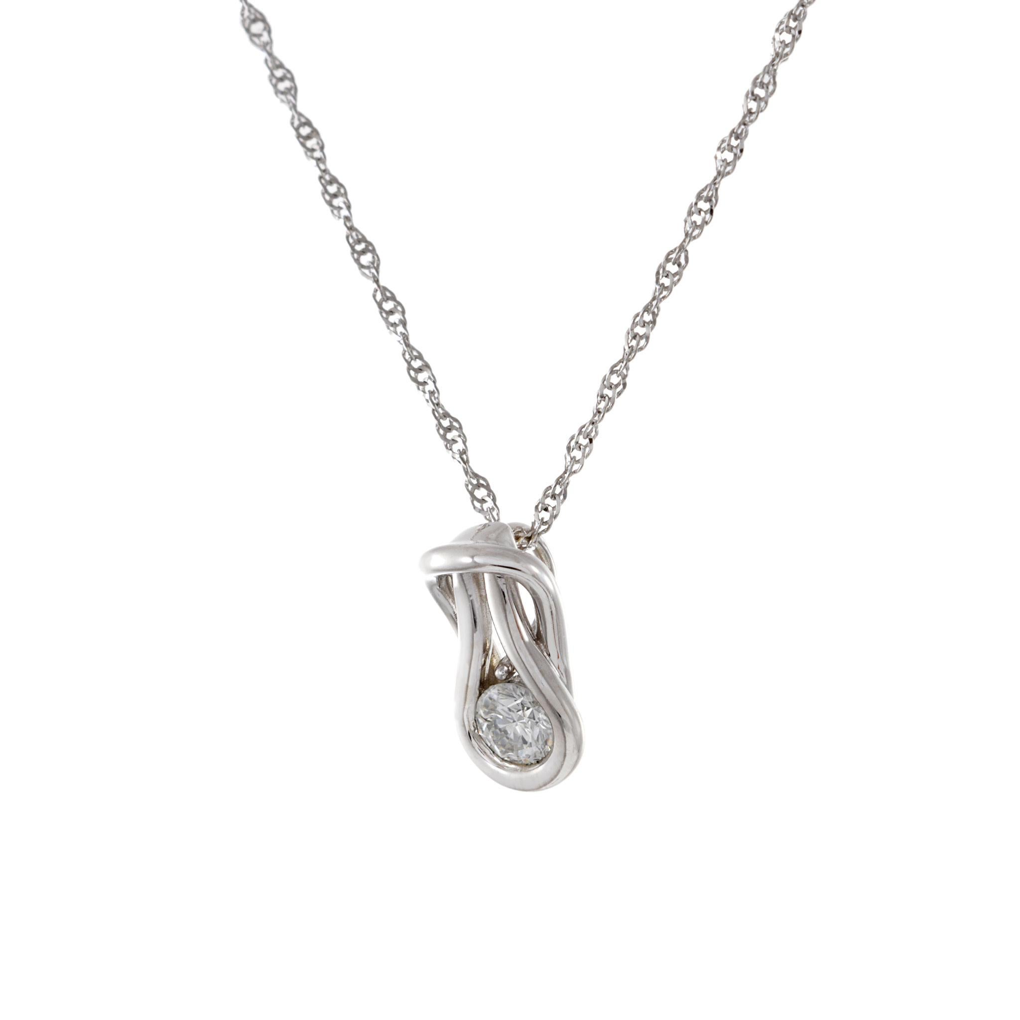 Moderno Ciondolo con nodo d'amore e diamante in oro bianco 14KT in vendita