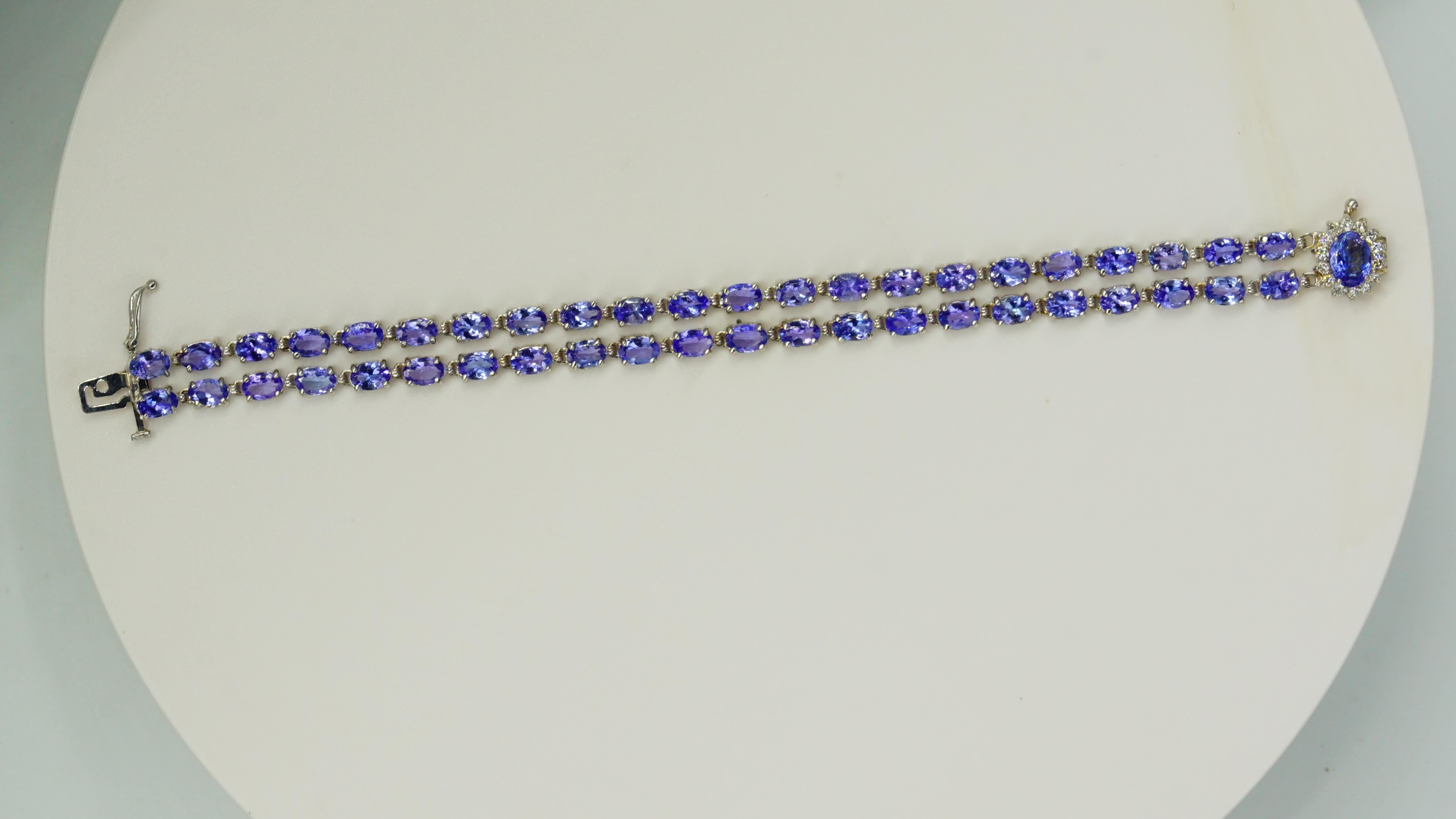 14kt White Gold Natural 22.35cttw Tanzanite  & .40cttw Diamond Bracelet, 7.25 In In Good Condition For Sale In San Diego, CA