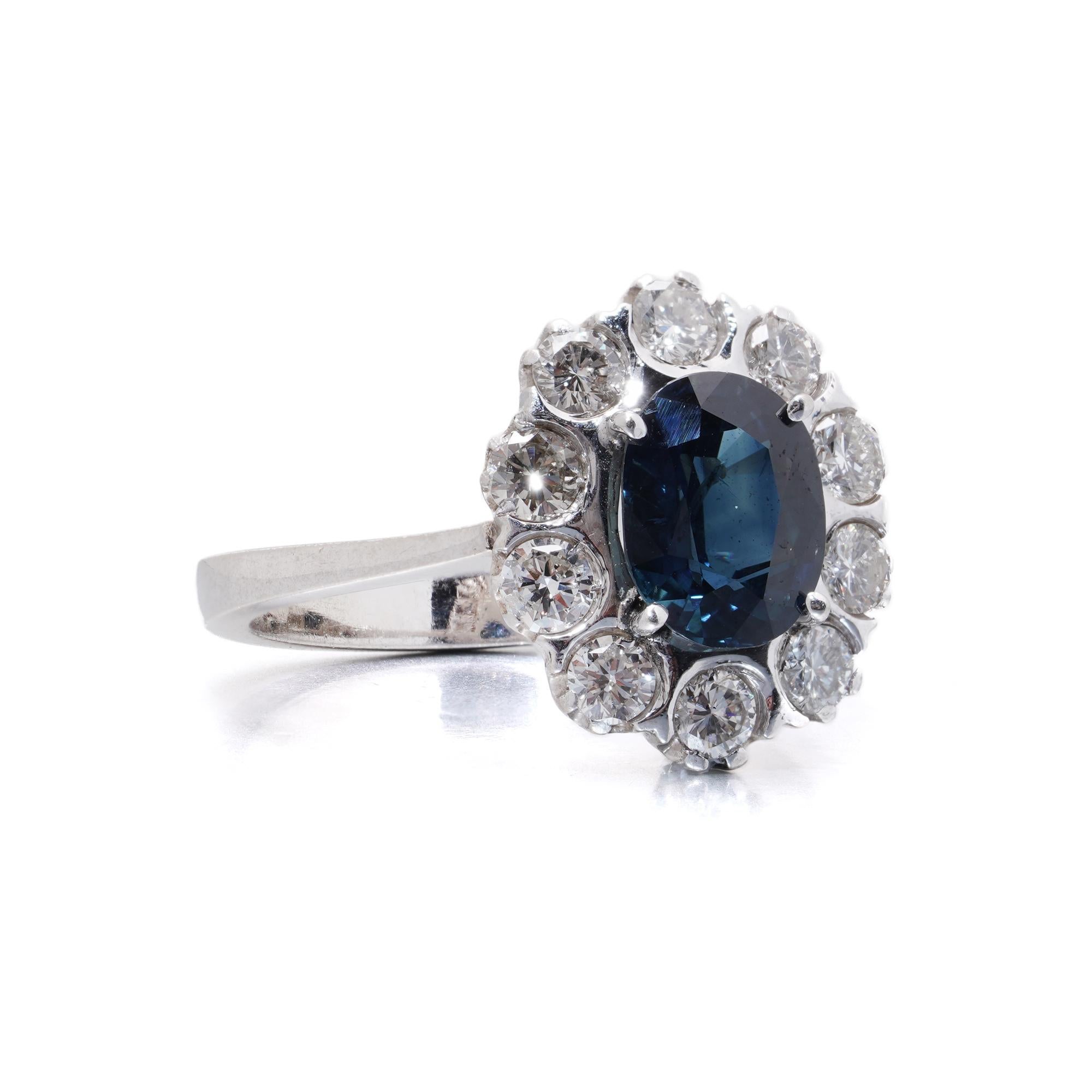 14kt Weißgold Natürlicher Saphir und Diamant Cluster Ring im Zustand „Gut“ im Angebot in Braintree, GB