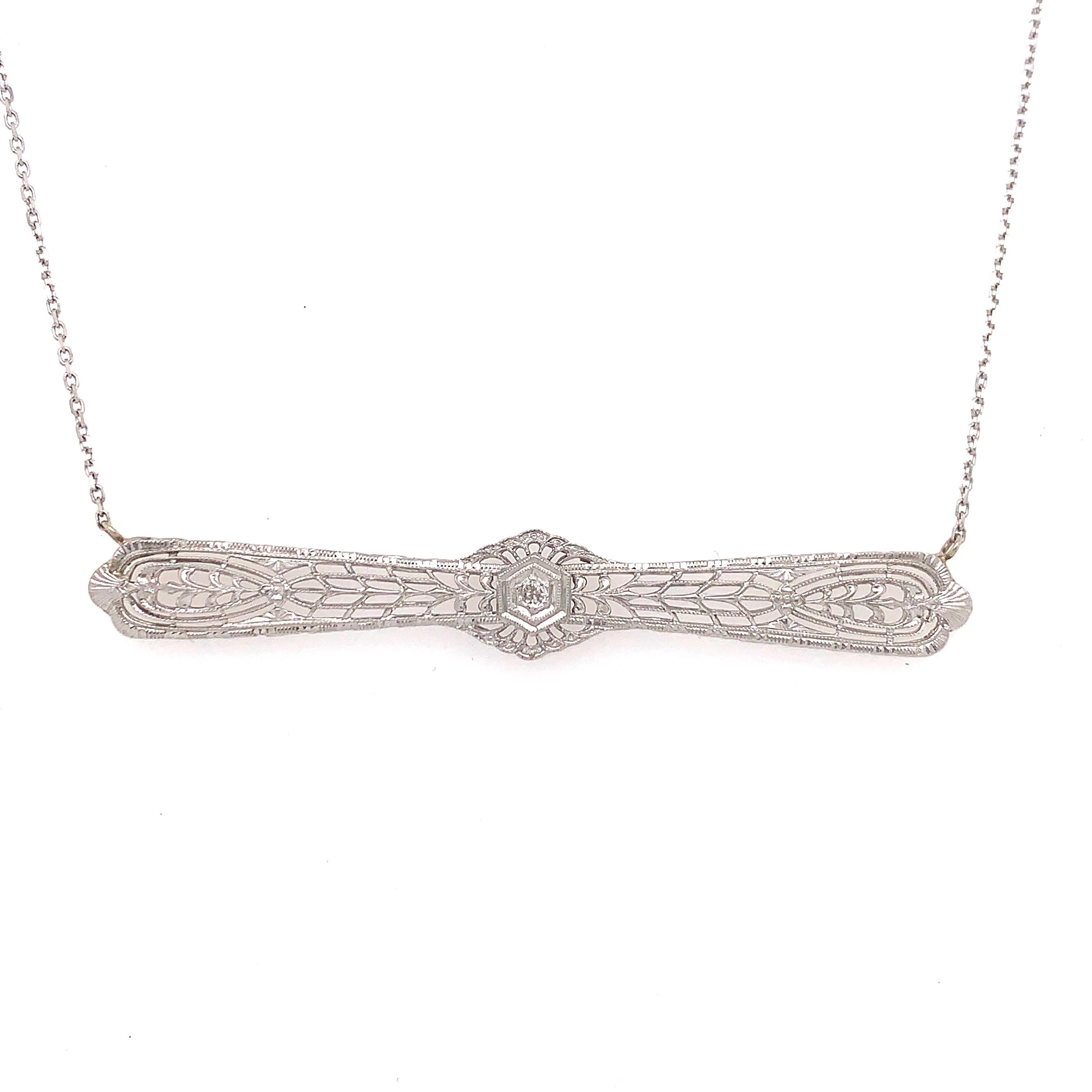 14KT White Gold Necklace Diamond Pendant 18 Inch Chair 4.21 Grams Total Ayant un approx .10 Diamond. 