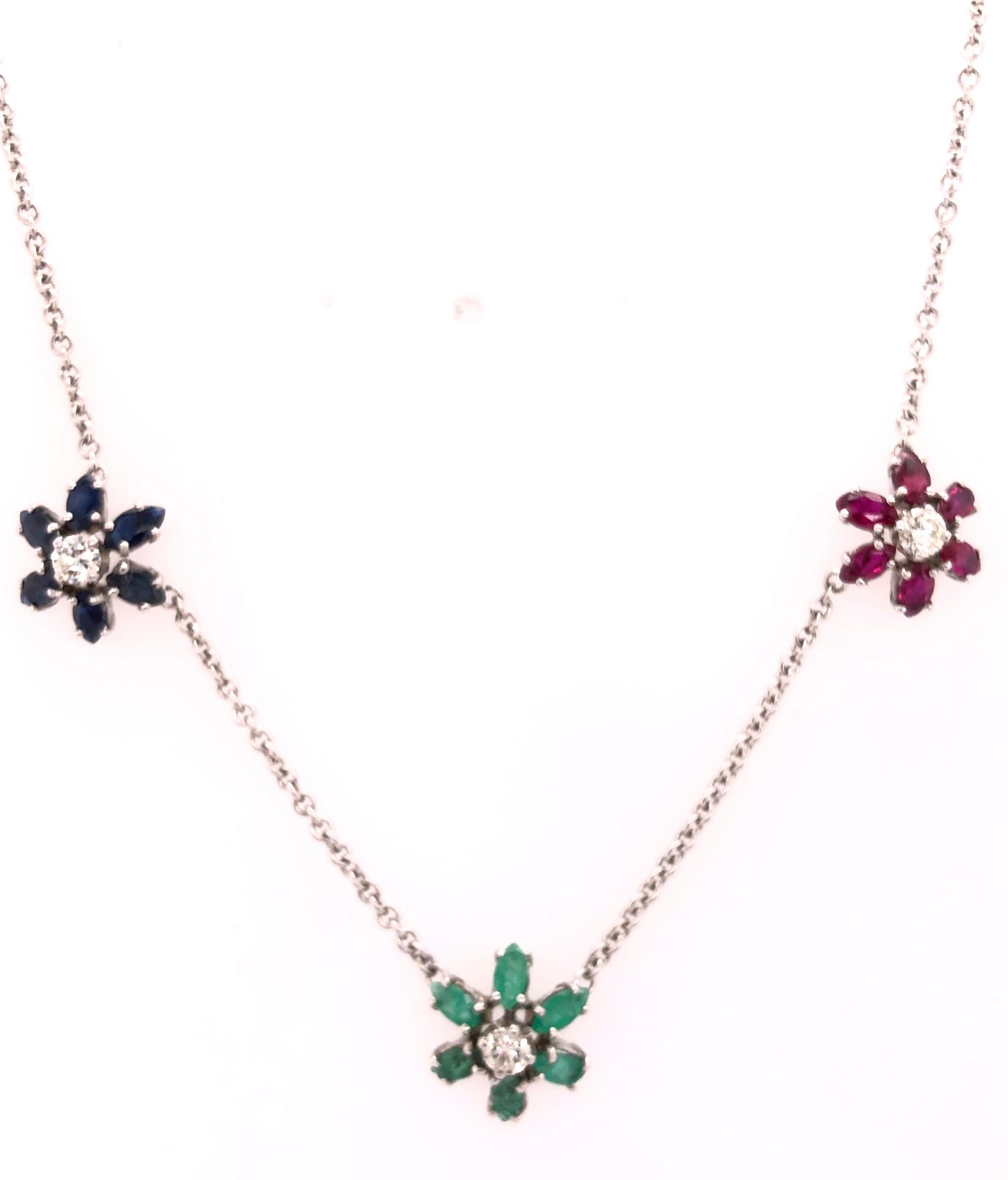 14 Karat Gold Halskette mit 3 Blumen in Rubin, Saphir, Smaragd, Smaragd und Diamanten (Moderne) im Angebot