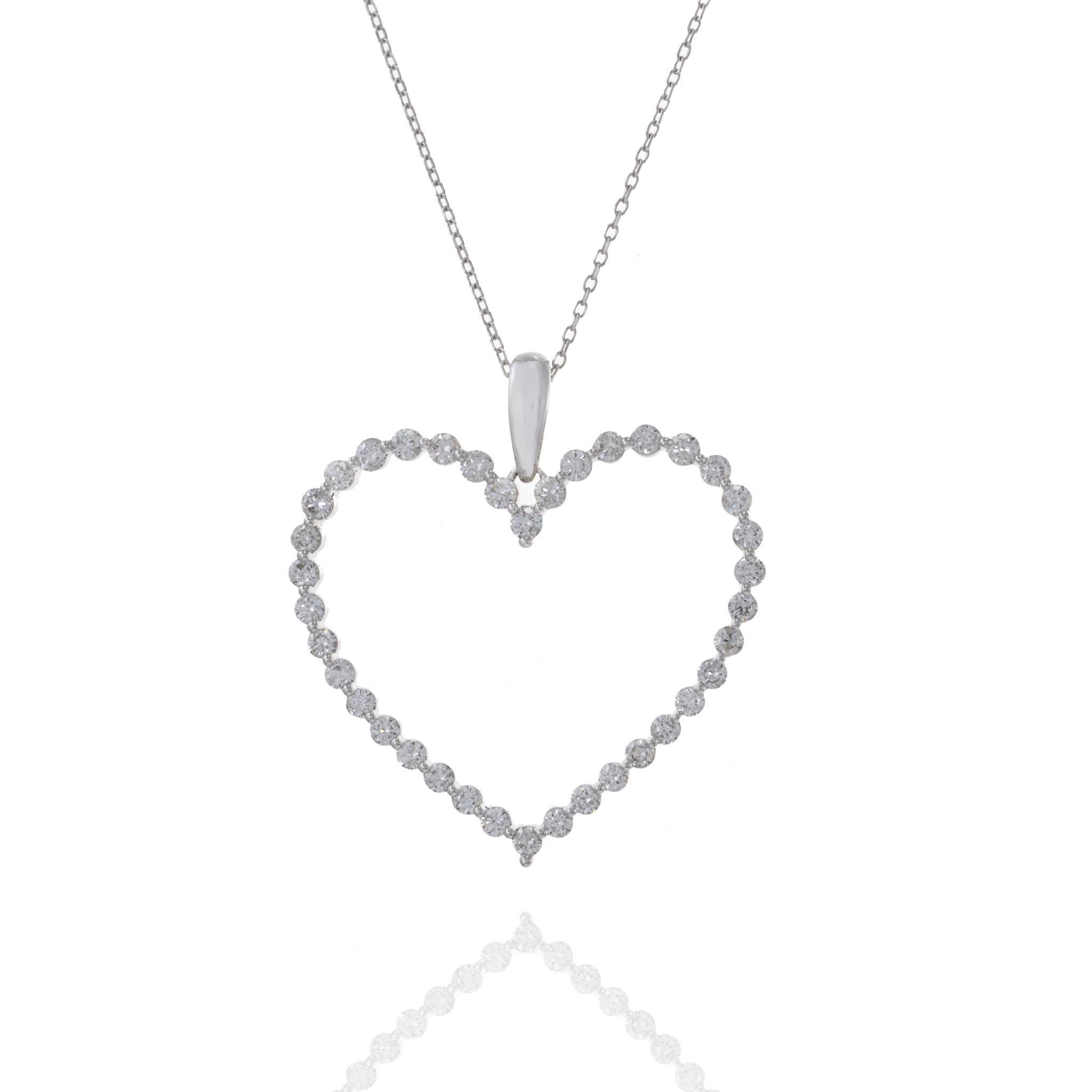 Moderno Ciondolo con diamante a cuore aperto in oro bianco 14KT in vendita