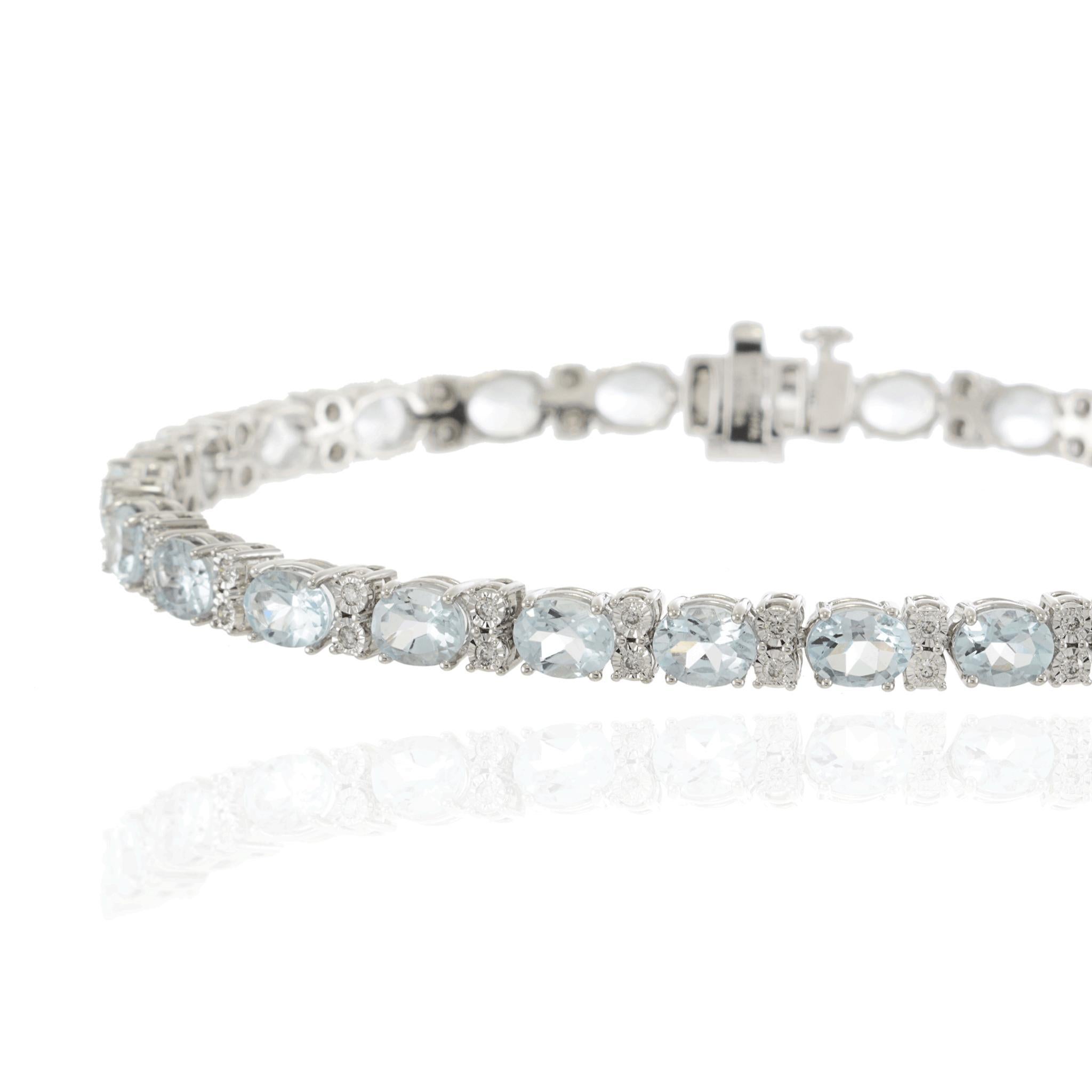 14KT White Gold Oval Aquamarine and Diamond Bracelet en Nuevo estado para la venta en New York, NY