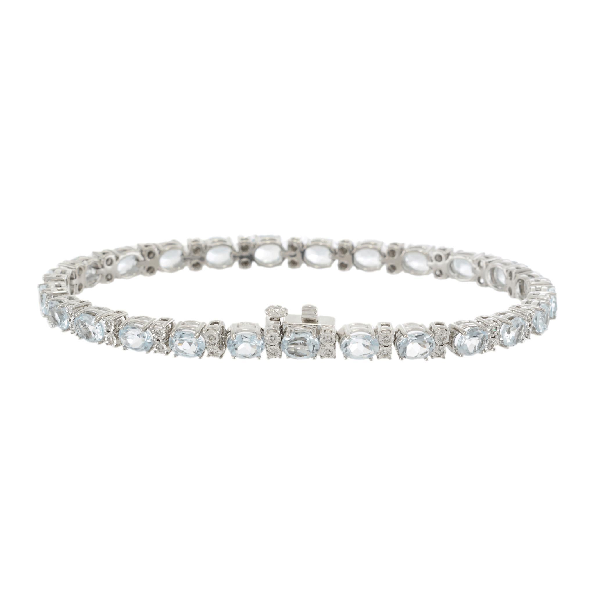 14KT White Gold Oval Aquamarine and Diamond Bracelet en venta 1