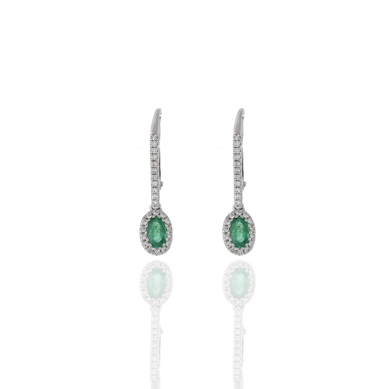 Pendientes Ovalados de Esmeralda y Diamante en Oro Blanco de 14 KT Moderno en venta