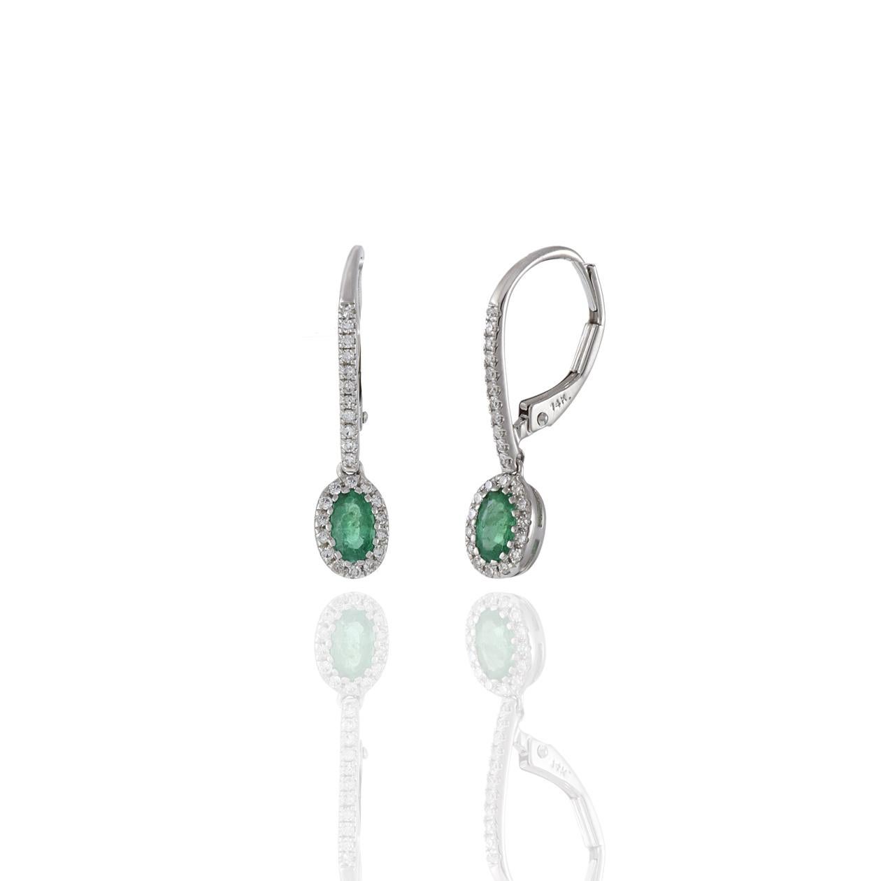 Pendientes Ovalados de Esmeralda y Diamante en Oro Blanco de 14 KT en Nuevo estado para la venta en New York, NY