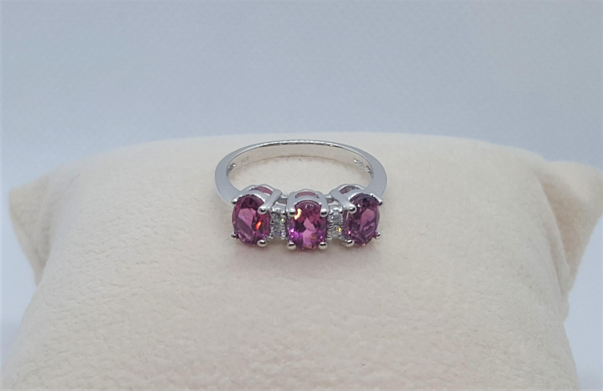 14kt White Gold Oval Pink Rhodolite Round Brilliant Diamond Ring For Sale 1