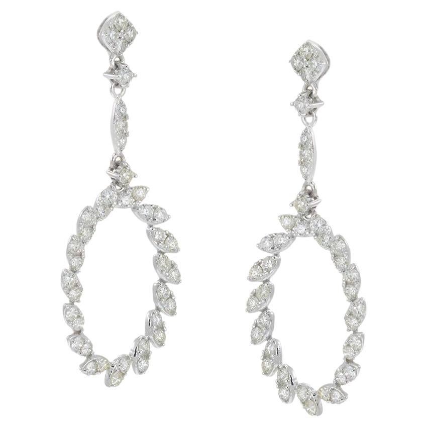 Boucles d'oreilles pendantes en or blanc 14KT avec diamant ovale Reef en vente