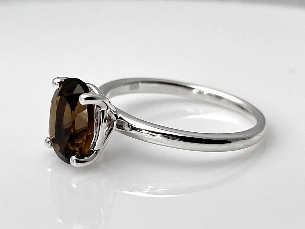 Taglio ovale Anello in oro bianco 14KT con quarzo fumè ovale in vendita