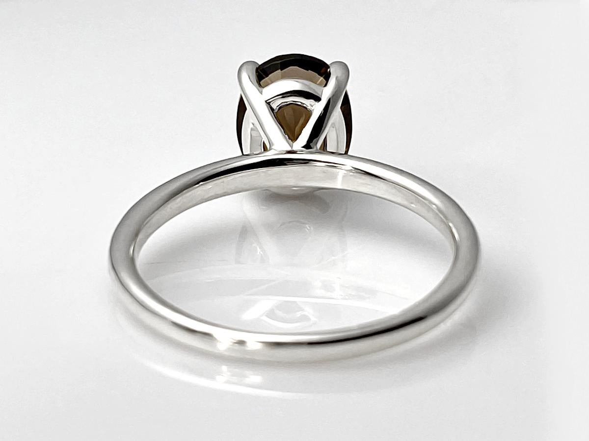 Anello in oro bianco 14KT con quarzo fumè ovale In condizioni Nuovo in vendita a Antwerp, BE