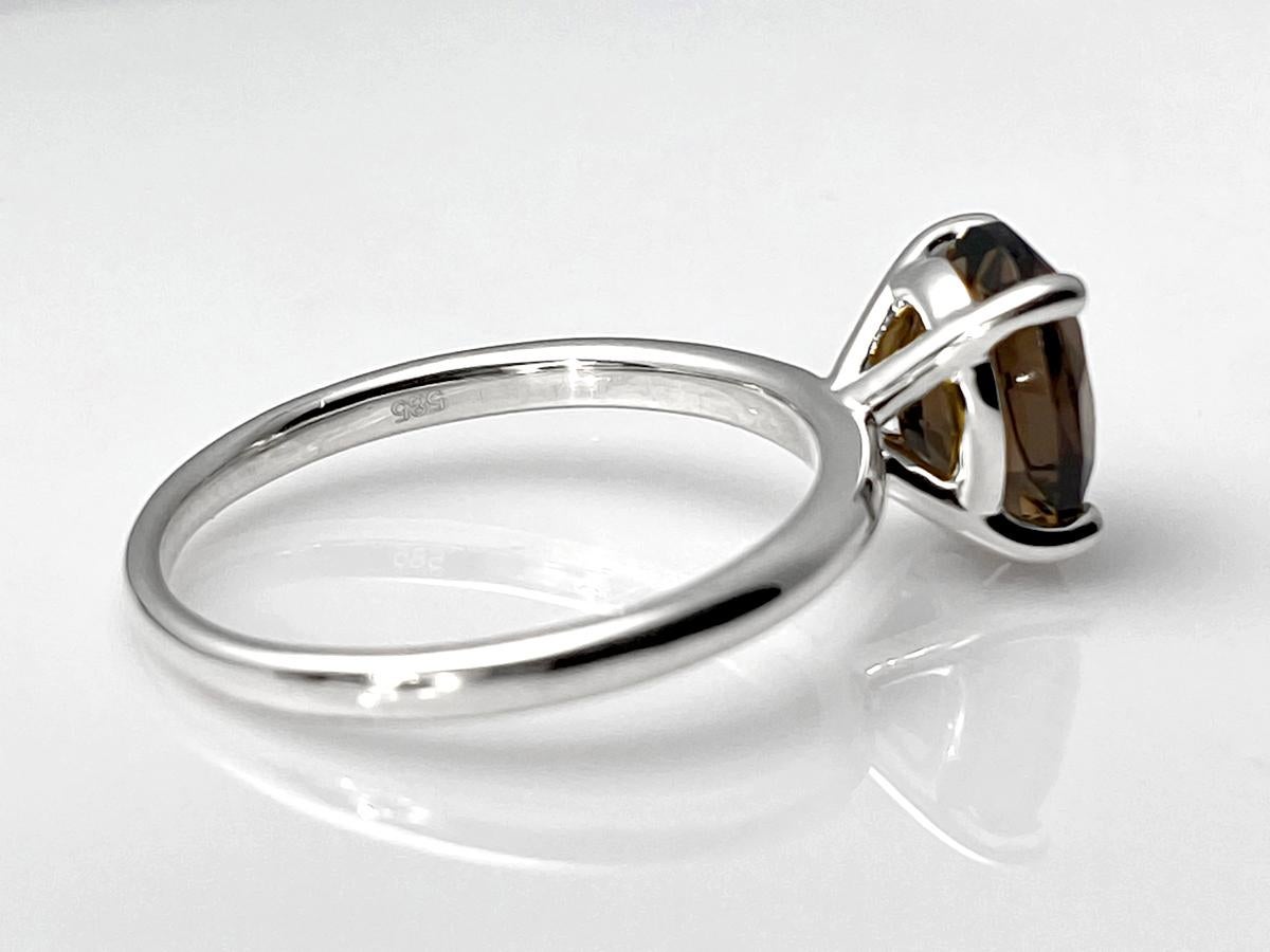 Donna Anello in oro bianco 14KT con quarzo fumè ovale in vendita