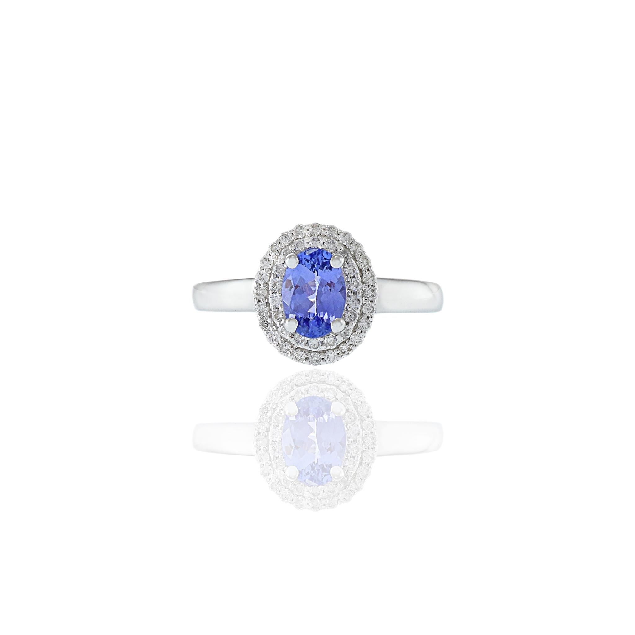 Moderno Anello aureola ovale con tanzanite e diamante in oro bianco 14KT in vendita