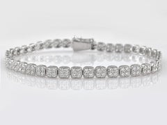 Bracciale tennis in oro bianco 14KT con pavé di diamanti da 2,46 carati, forma "cushion", A Link di maglie a cuscino