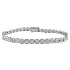 Bracciale tennis in oro bianco 14KT con pavé di diamanti da 2,46 carati, forma "cushion", A Link di maglie a cuscino