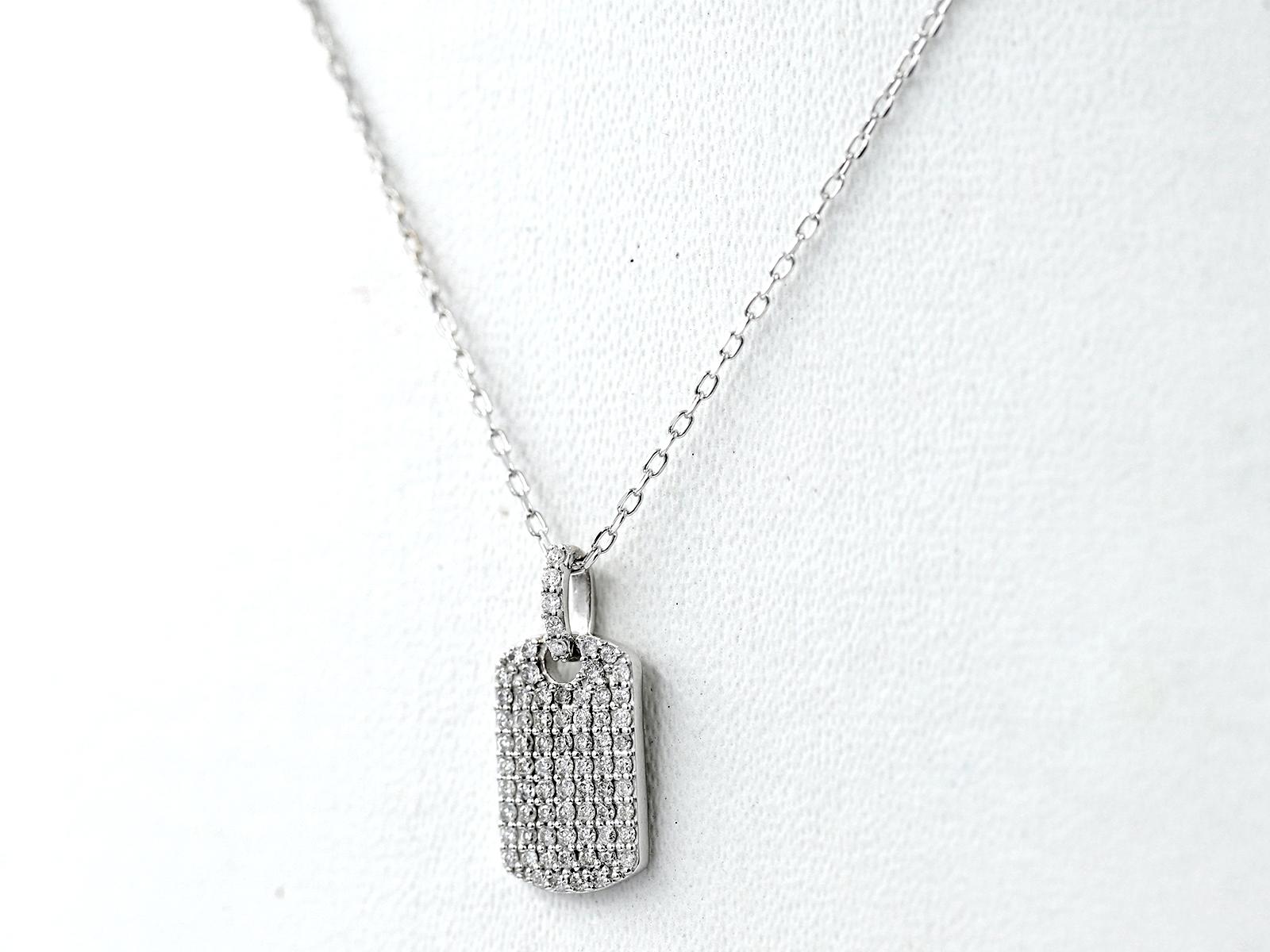 Collar de oro blanco de 14 quilates con etiqueta de perro de diamantes y pavé Contemporáneo en venta