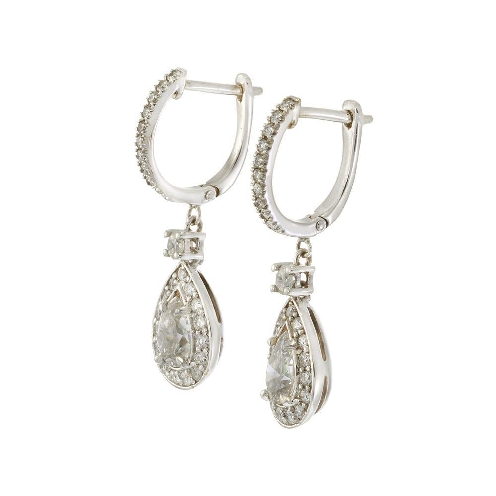Taille poire Boucles d'oreilles pendantes en or blanc 14KT, poire et diamant en vente