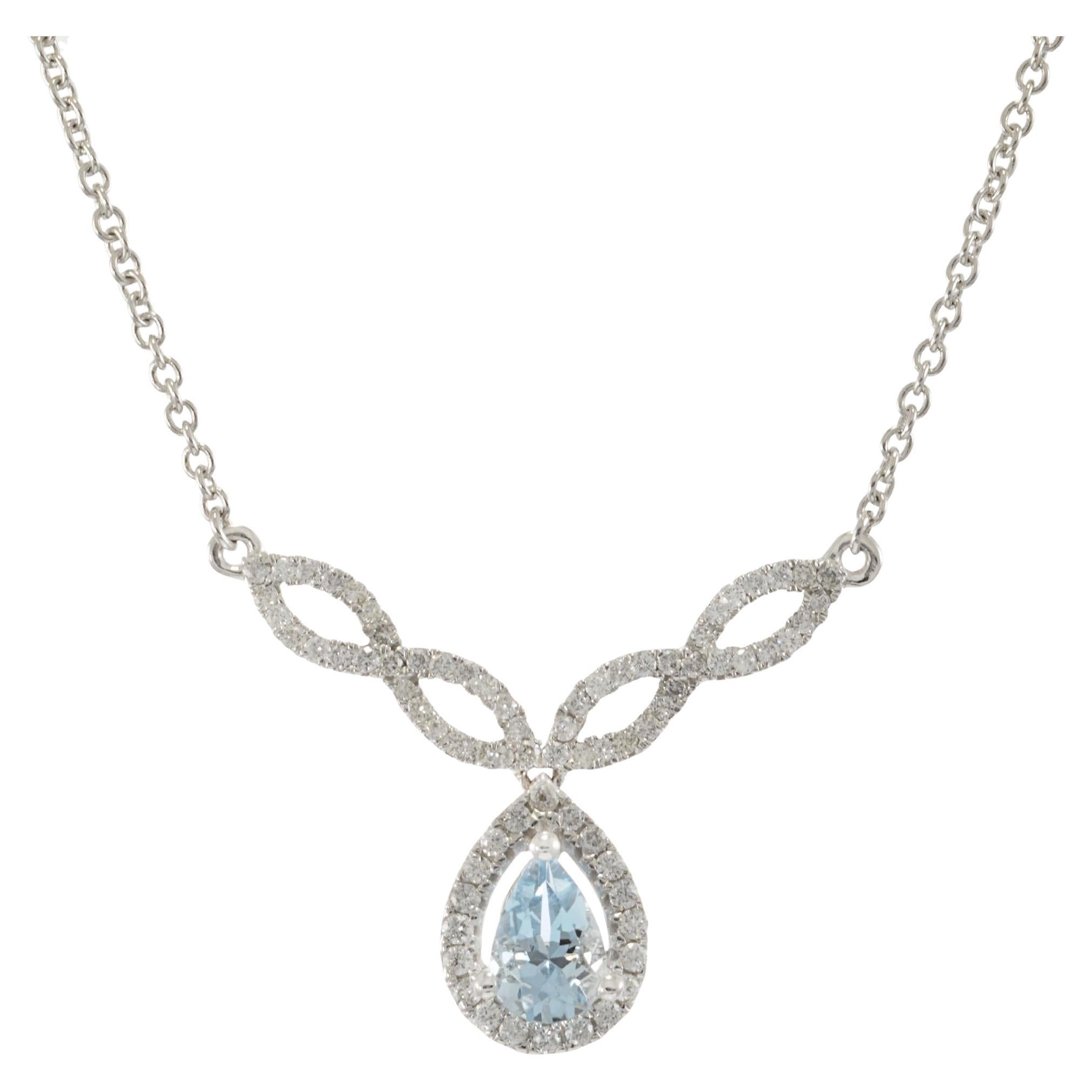 Collier pendentif en or blanc 14KT avec aigue-marine en forme de poire et diamants en vente